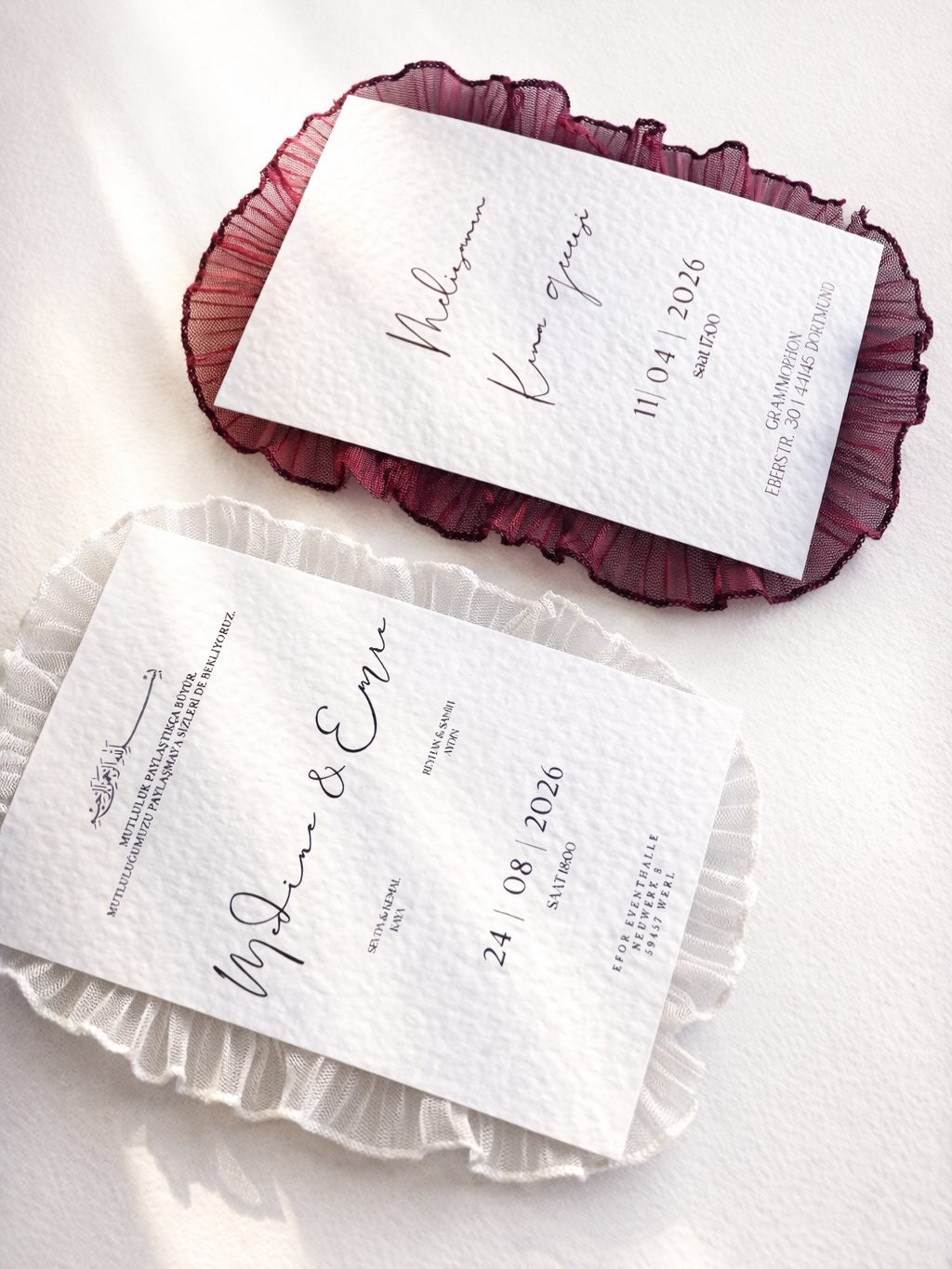 Personalisierte Einladungskarte auf Büttenpapier mit Tüll – Hochzeit & Kına