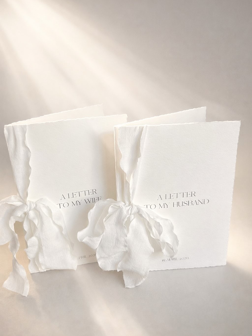 Personalisierter Liebesbrief auf 300g Büttenpapier mit feiner Schleife gebunden, minimalistische Hochzeitskarte mit individuellem Titel und Wunschtext