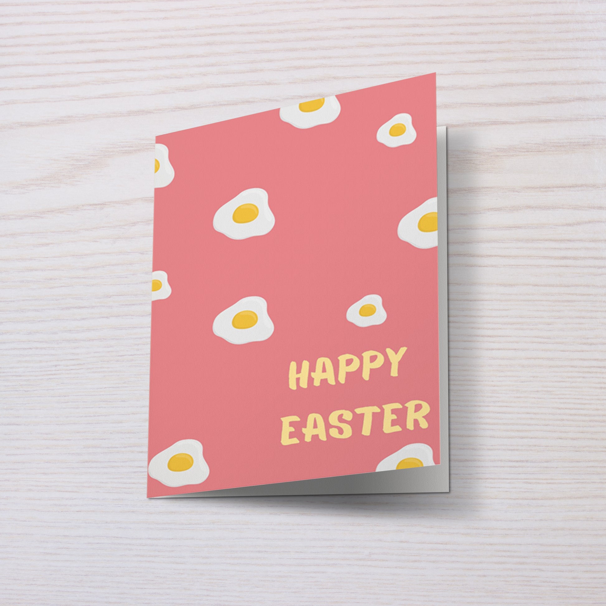 Moderne Osterkarte mit rosa Hintergrund und Eier Muster Illustration. Auf der Vorderseite steht „Happy Easter“. Minimalistisches Design mit goldener Umschlag Mockup. Perfekt als moderne Oster Grußkarte.

