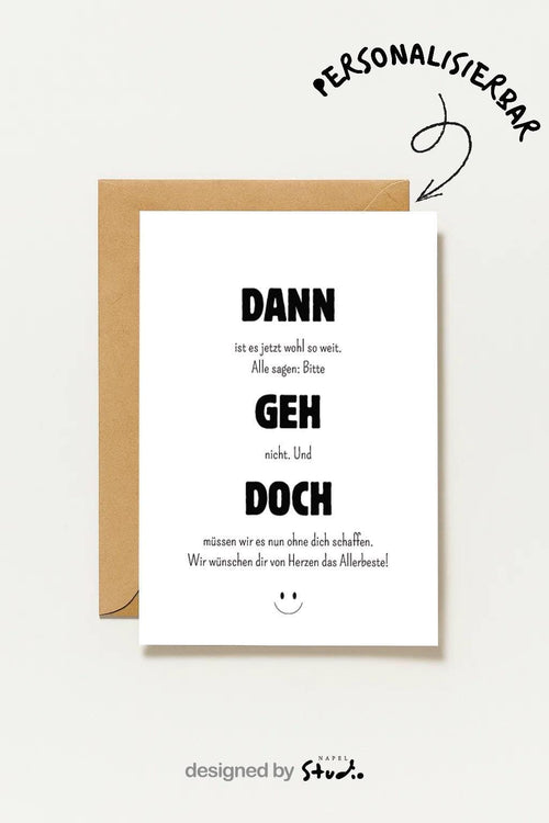 Weiße Abschiedskarte mit dem Spruch „Dann geh doch“ in großer, schwarzer Typografie. Dazwischen kleinerer Text im minimalistischen Stil. Humorvolle, moderne Gestaltung mit kleinem Smiley unten. Karte liegt auf einem hellbraunen Umschlag. Ideal für Kollegen, die das Team verlassen oder den Job wechseln.