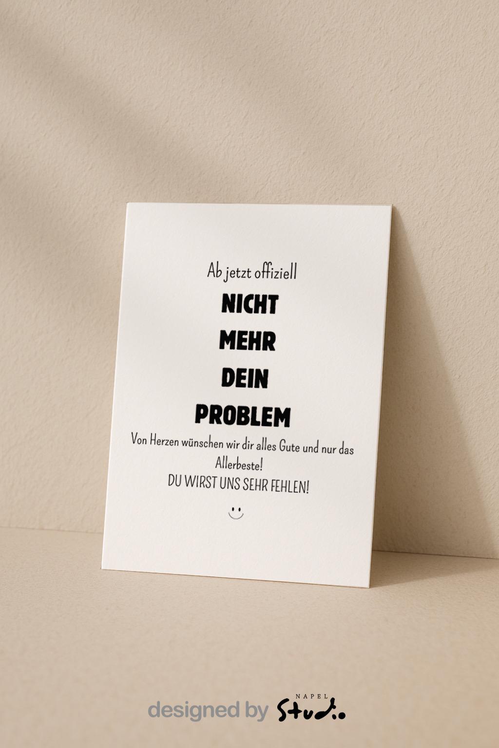 Weiße Abschiedskarte mit schwarzer Typografie und dem humorvollen Text „Ab jetzt offiziell nicht mehr dein Problem“. Darunter ein herzlicher Wunsch zum Ruhestand und ein kleiner Smiley. Minimalistisches, modernes Design – ideal für den Abschied eines Kollegen oder Mitarbeiters in den Ruhestand.