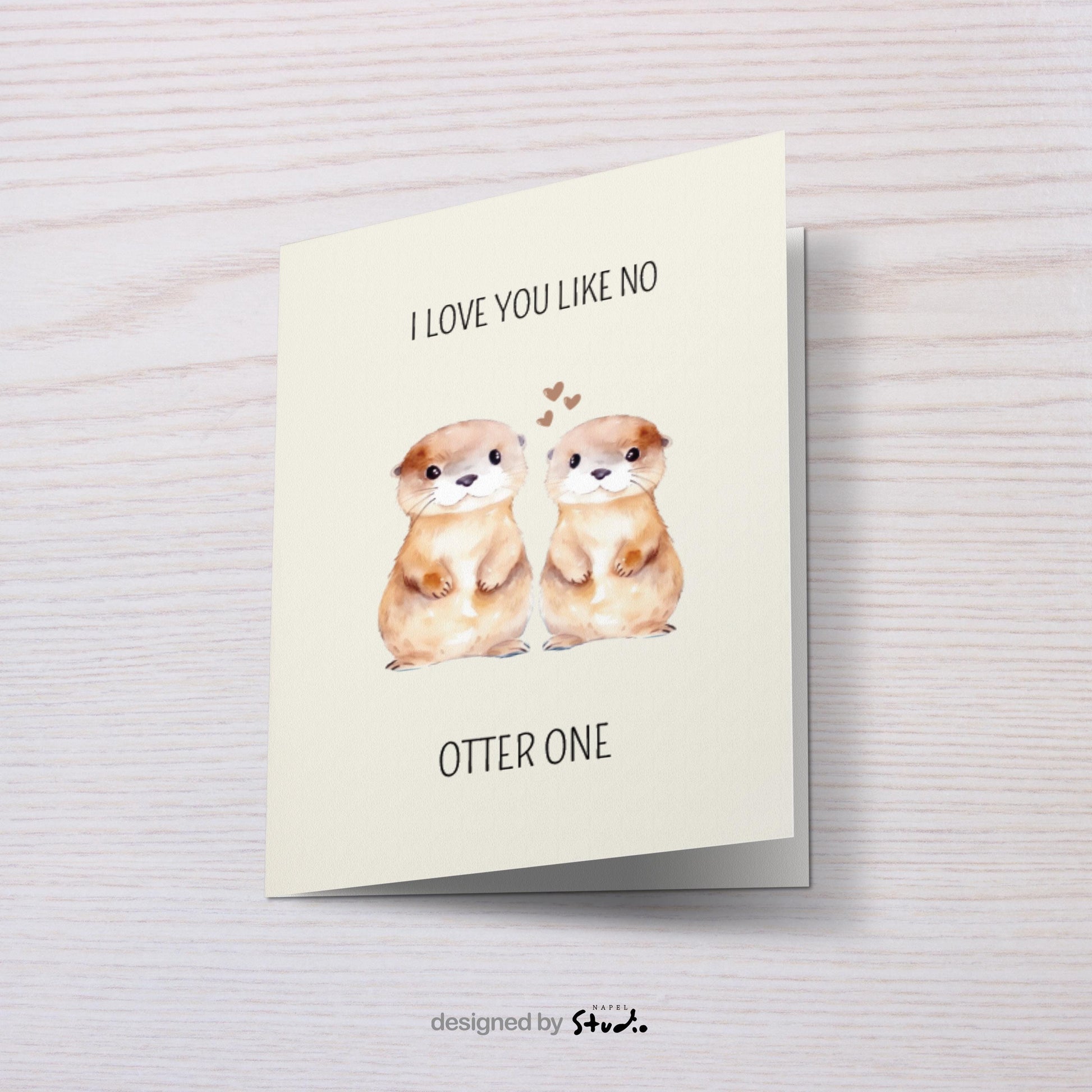 Süße Aquarell-Illustration von zwei Ottern, die nebeneinander stehen. Über ihnen kleine Herzen. Text „I love you like no otter one“. Zartes, minimalistisches Design auf hellem Hintergrund. Perfekt als Valentinskarte oder Liebeskarte.