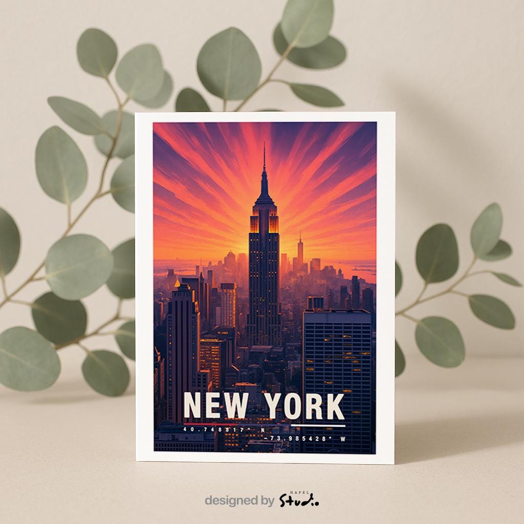 A6-Grußkarte mit New-York-Sonnenuntergang: Das Empire State Building steht im Zentrum, umgeben von orange-rosa Strahlen am Himmel. Die Skyline erscheint in warmen Lichttönen, moderne Reiseillustration, urbaner Stil. Perfekt als Reisekarte oder Geschenk für New-York-Fans.