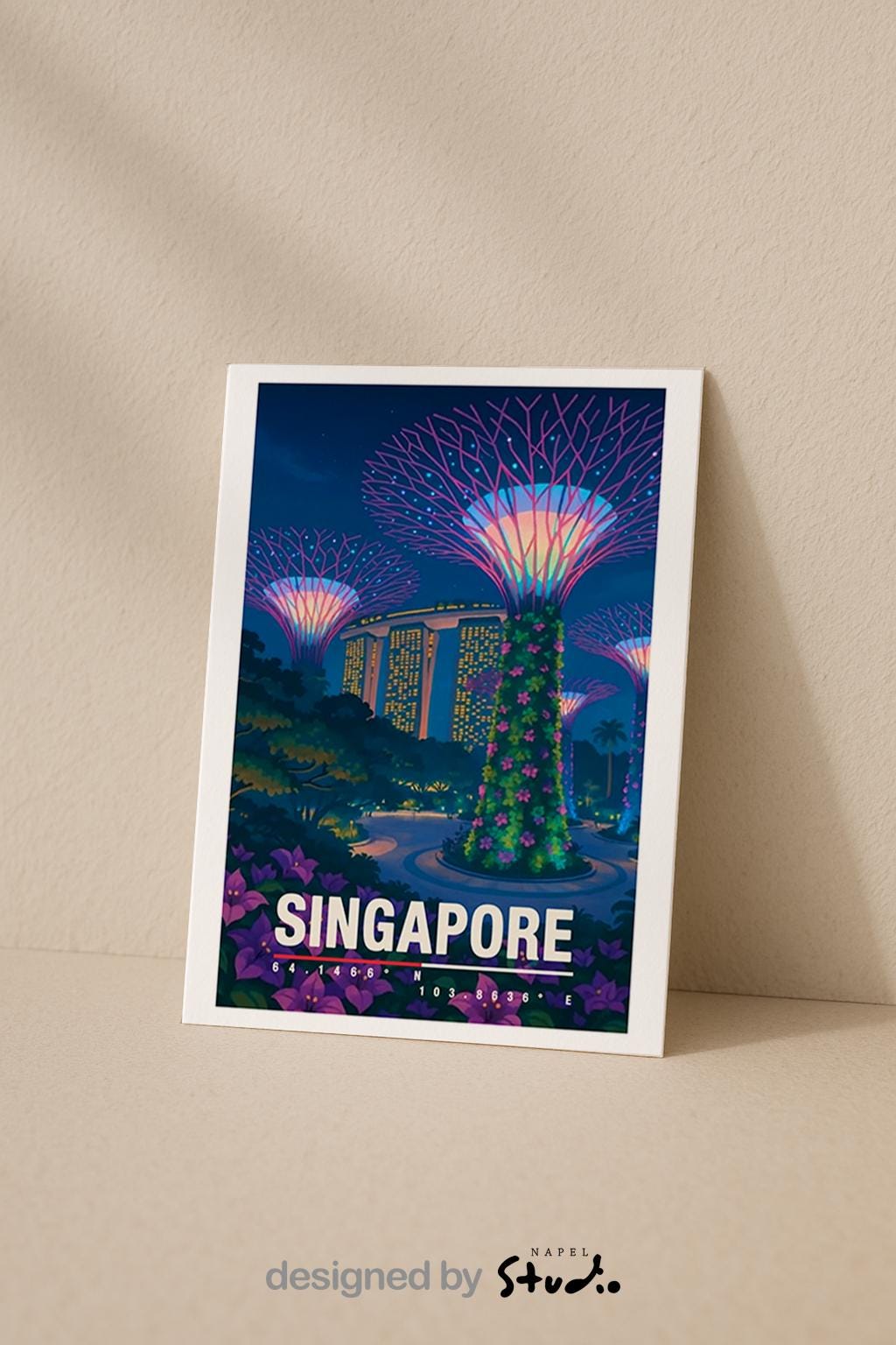 Moderne Illustration von Singapur bei Nacht mit den ikonischen Supertrees im Gardens by the Bay, beleuchteten Hochhäusern und Menschen im Park. Die Farben sind lebendig, futuristisch und tropisch, ideal für Fans von asiatischen Metropolen, Architektur und urbaner Reisekunst.