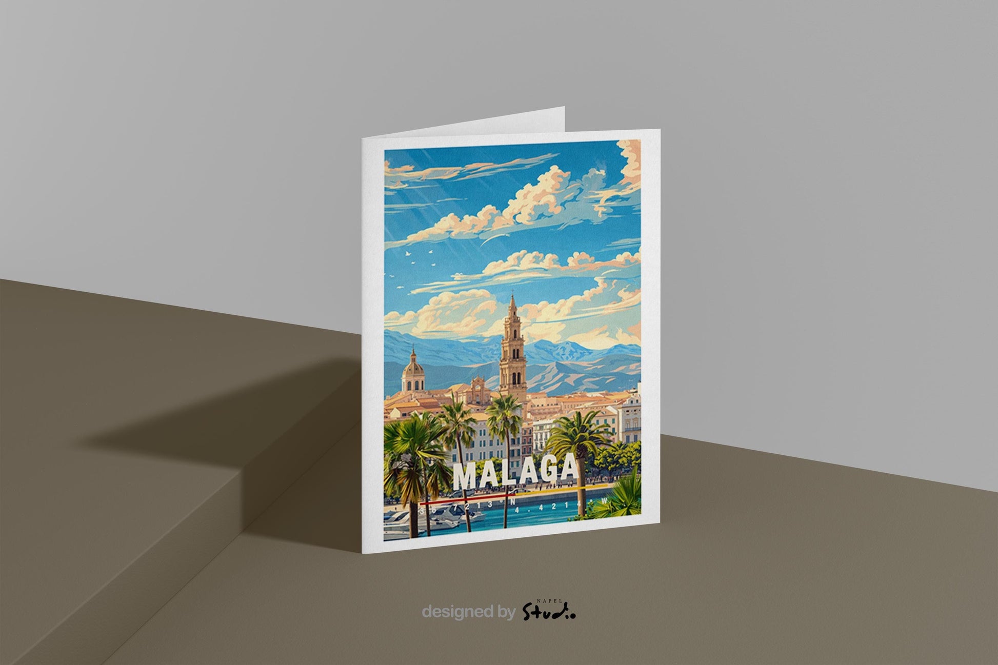 Illustration von Málaga mit Blick auf den Hafen, Palmen und die historische Altstadt vor bergiger Kulisse. Die Szene wirkt sonnig, entspannt und mediterran und fängt das typische Andalusien-Flair ein. Ideal als Grußkarte für Spanien-Reisen und Städteurlaub.