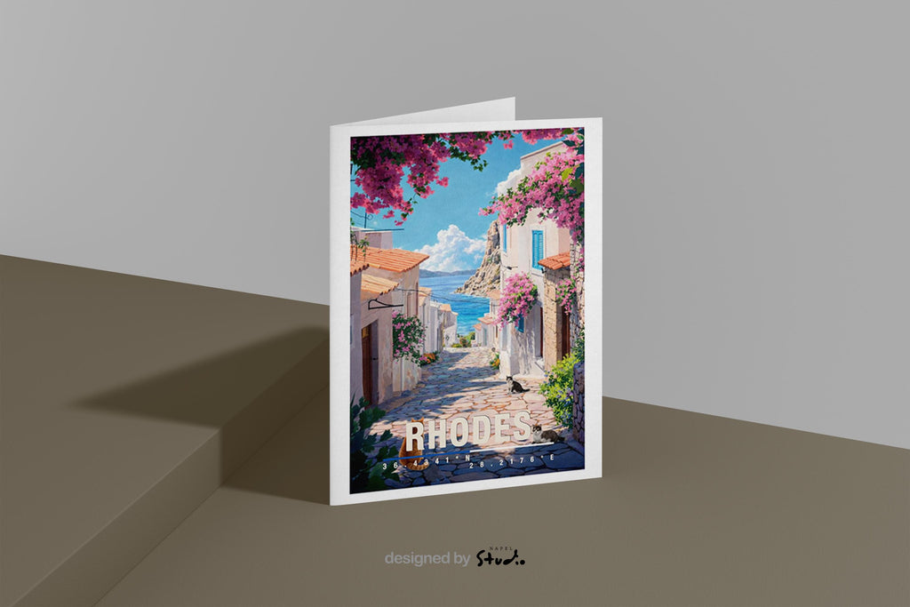 Mediterrane Illustration von Rhodos mit weißer Altstadtgasse, bunten Blumen, Katze und Blick auf das blaue Meer. Die Szene wirkt sonnig, ruhig und typisch griechisch.
