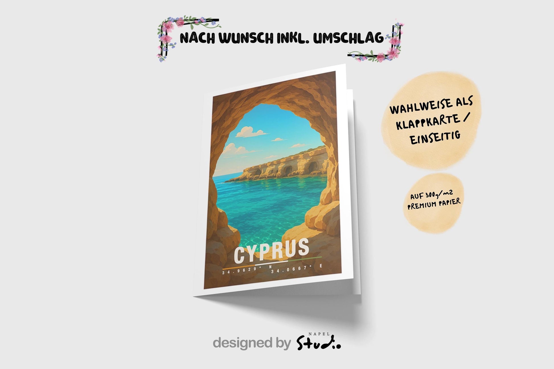 A6-Grußkarte mit mediterranem Zypern-Motiv: Blick aus einer warmen Felsgrotte auf türkisblaues Meer, helle Küstenfelsen und blauen Himmel. Moderne Landschaftsillustration, ideal als Reise- oder Urlaubskarte.