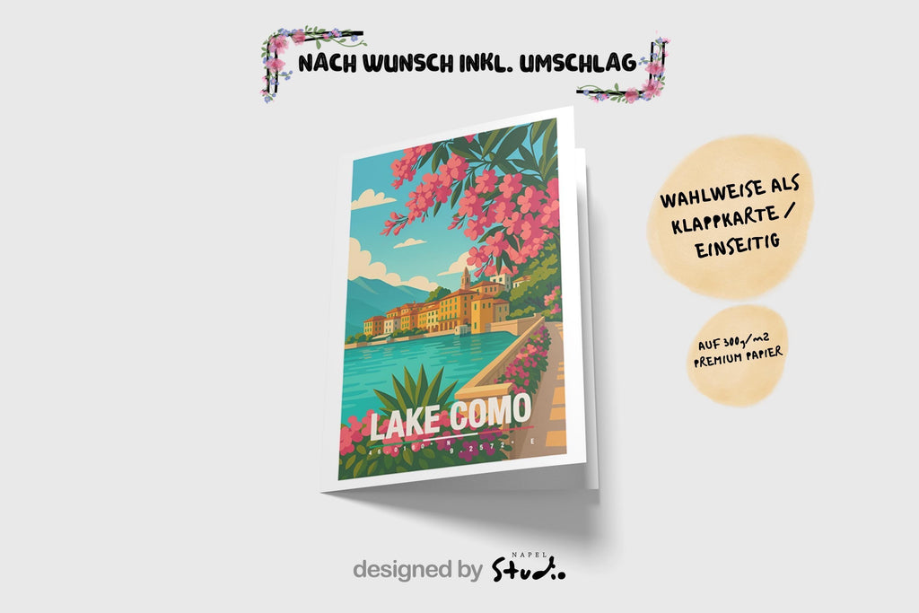 Illustration einer farbenfrohen Grußkarte mit einem idyllischen Lake-Como-Motiv. Zu sehen sind türkisfarbenes Wasser, bunte italienische Häuser, Berge im Hintergrund und üppige pinke Blüten im Vordergrund. Unten steht der Schriftzug „Lake Como“. Perfekt als Reisegruß, Geschenk oder Urlaubserinnerung.