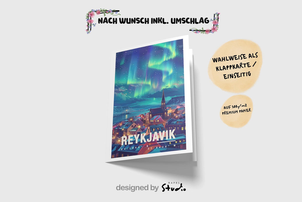 Illustration von Reykjavík bei Nacht mit leuchtenden Nordlichtern am Himmel, bunten Häusern, einer Kirche im Stadtzentrum und schneebedeckter Landschaft im Hintergrund. Die Szene wirkt ruhig, magisch und winterlich und vermittelt skandinavisches Flair, Polarlichter, Island-Reisegefühl und romantische Atmosphäre.
