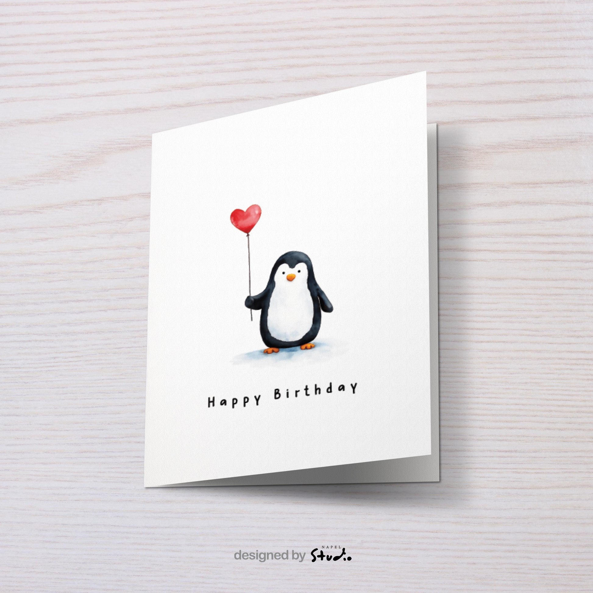 Niedliche Aquarell-Illustration eines kleinen Pinguins, der einen roten Herzballon hält. Darunter steht „Happy Birthday“. Die Karte strahlt Wärme, Freude und Zuneigung aus und eignet sich perfekt als Geburtstagskarte für Kinder, Partner, Freunde oder alle, die süße Tiermotive lieben.