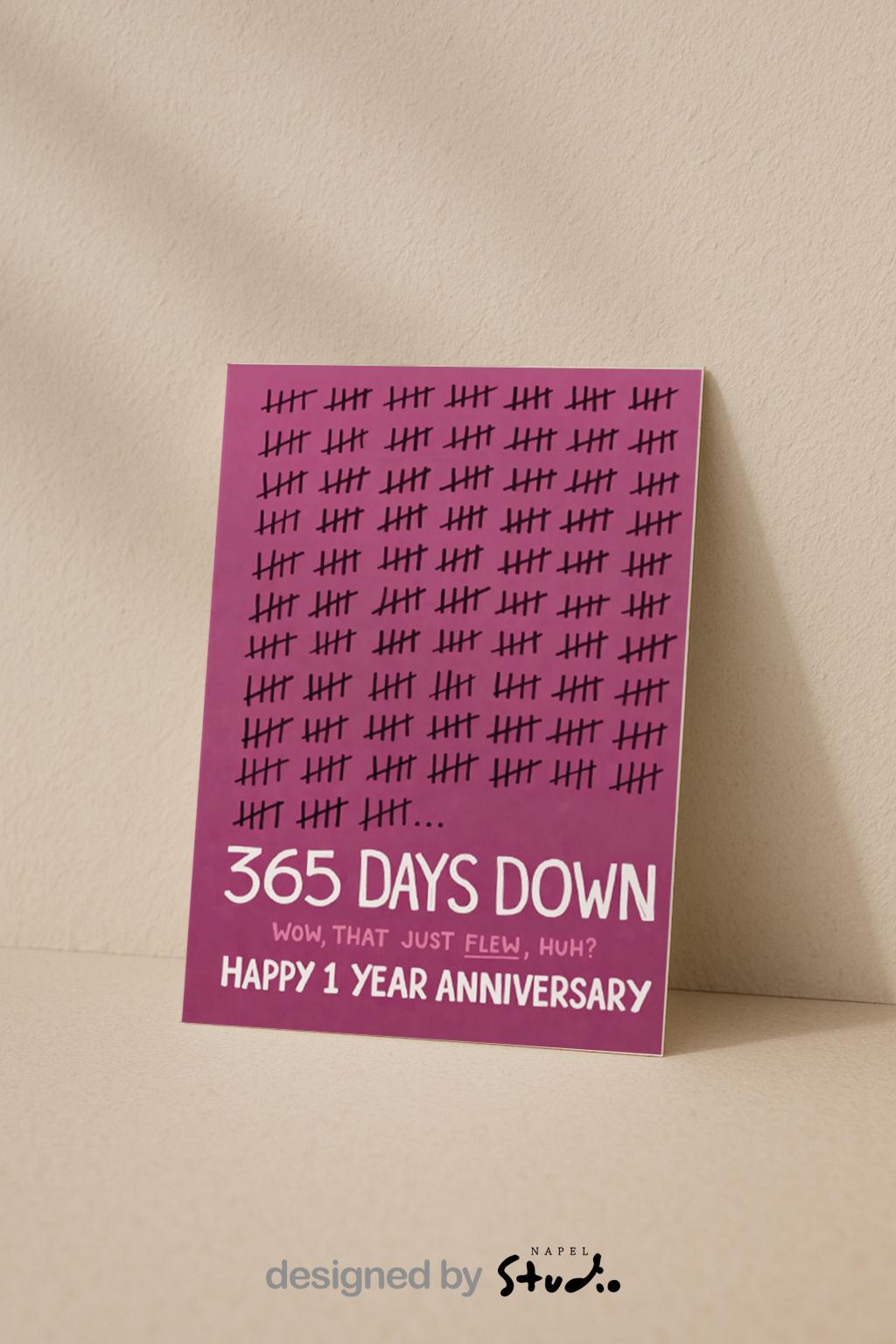 Grafische Jubiläumskarte mit zahlreichen Strichmarkierungen, die vergangene Tage symbolisieren. Der Text „365 Days Down – Wow, that just flew, huh? Happy 1 Year Anniversary“ macht die Karte humorvoll und modern. Ideal als Jahrestagskarte für Paare, Ehepartner oder besondere Meilensteine, die mit Witz, Liebe und einem Augenzwinkern gefeiert werden sollen.
