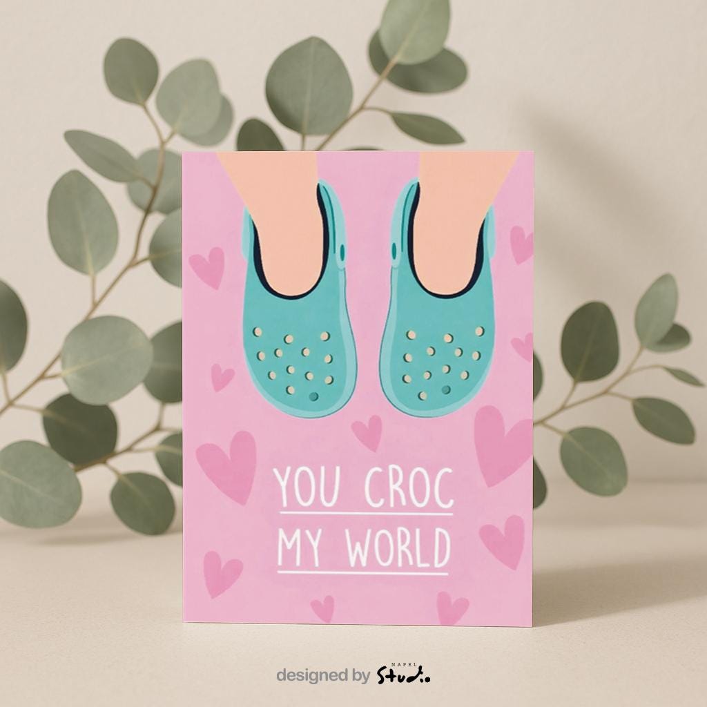 Verspielte Illustration von türkisfarbenen Crocs vor rosafarbenem Hintergrund mit kleinen Herzmotiven. Der Text „You croc my world“ nutzt ein humorvolles Wortspiel und macht die Karte liebevoll und witzig zugleich. Ideal als Valentinstagskarte, Jahrestagskarte oder als lustige Liebeskarte für Partner, Freunde oder Crocs-Fans.