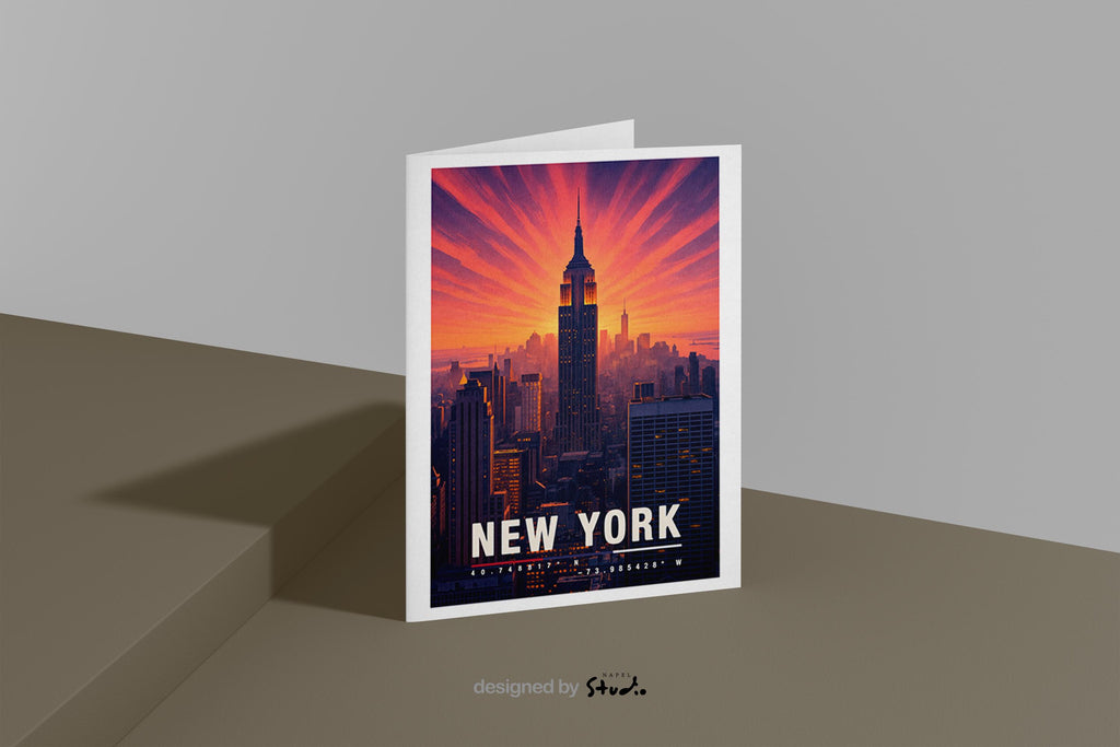 A6-Grußkarte mit New-York-Sonnenuntergang: Das Empire State Building steht im Zentrum, umgeben von orange-rosa Strahlen am Himmel. Die Skyline erscheint in warmen Lichttönen, moderne Reiseillustration, urbaner Stil. Perfekt als Reisekarte oder Geschenk für New-York-Fans.