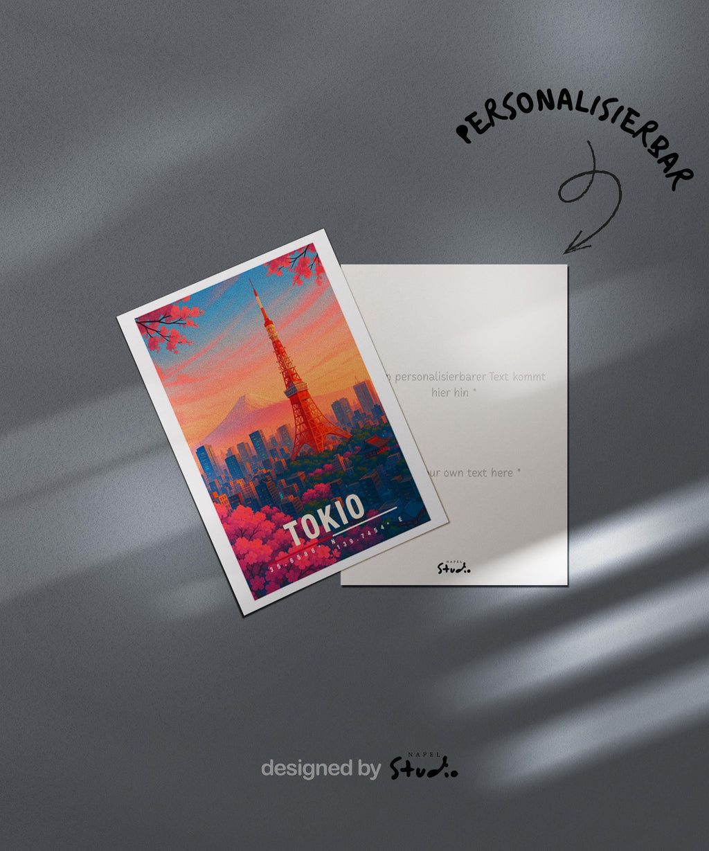 Illustration der Stadt Tokio mit dem roten Tokyo Tower im warmen Sonnenuntergang. Im Hintergrund ist der schneebedeckte Berg Fuji zu sehen. Rosa Kirschblüten umrahmen die Szene, während zahlreiche Hochhäuser eine typische Skyline bilden. Leuchtende Farben, moderner Travel-Poster-Stil, ideal für Japan- und Sakura-Liebhaber.