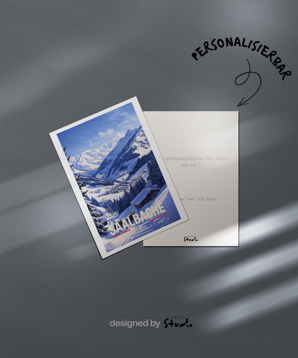 Winterliche Grußkarte mit Saalbach-Motiv in Österreich, zeigt verschneite Alpen, Tannenwälder und ein idyllisches Bergdorf. Die Illustration vermittelt alpine Ruhe, Winterromantik und Bergluft. Ideal als Reise-Grußkarte, Wintergruß oder liebe Nachricht für Skifahrer, Alpenfans, Naturliebhaber und Freunde der Berge.