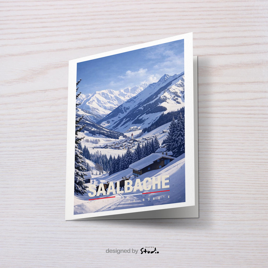 Winterliche Grußkarte mit Saalbach-Motiv in Österreich, zeigt verschneite Alpen, Tannenwälder und ein idyllisches Bergdorf. Die Illustration vermittelt alpine Ruhe, Winterromantik und Bergluft. Ideal als Reise-Grußkarte, Wintergruß oder liebe Nachricht für Skifahrer, Alpenfans, Naturliebhaber und Freunde der Berge.