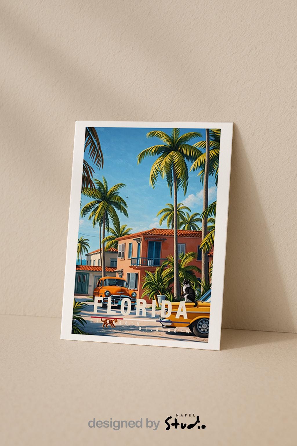 Illustrative Grußkarte mit Florida-Motiv, zeigt tropische Palmen, pastellfarbene Häuser und klassische Retro-Autos unter blauem Himmel. Die Szene vermittelt Sommer, Sonne und entspanntes amerikanisches Urlaubsgefühl. Ideal als Reise-Grußkarte, Urlaubskarte oder liebe Nachricht für Florida-Fans, USA-Reisende, Fernweh-Liebhaber oder als sommerlicher Gruß für Freunde und Familie.