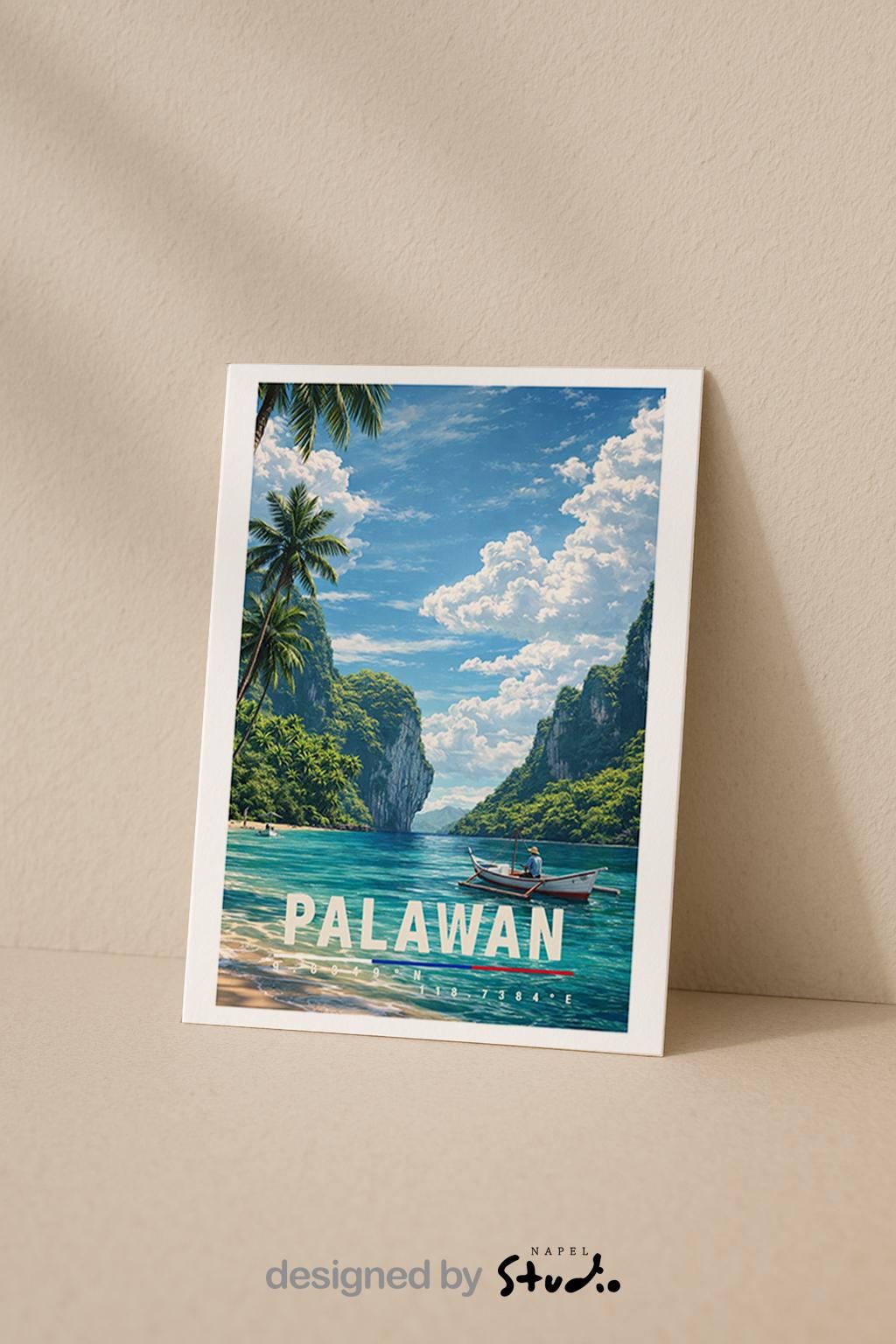 Tropische Grußkarte mit Palawan-Motiv auf den Philippinen, zeigt türkisfarbenes Wasser, Palmen, Boote und imposante Kalksteinfelsen unter weitem Himmel. Die Illustration strahlt Ruhe, Natur und Inselparadies aus. Perfekt als Reise-Grußkarte, Urlaubsgruß oder liebe Nachricht für Weltenbummler, Strandliebhaber und Fernweh-Fans.