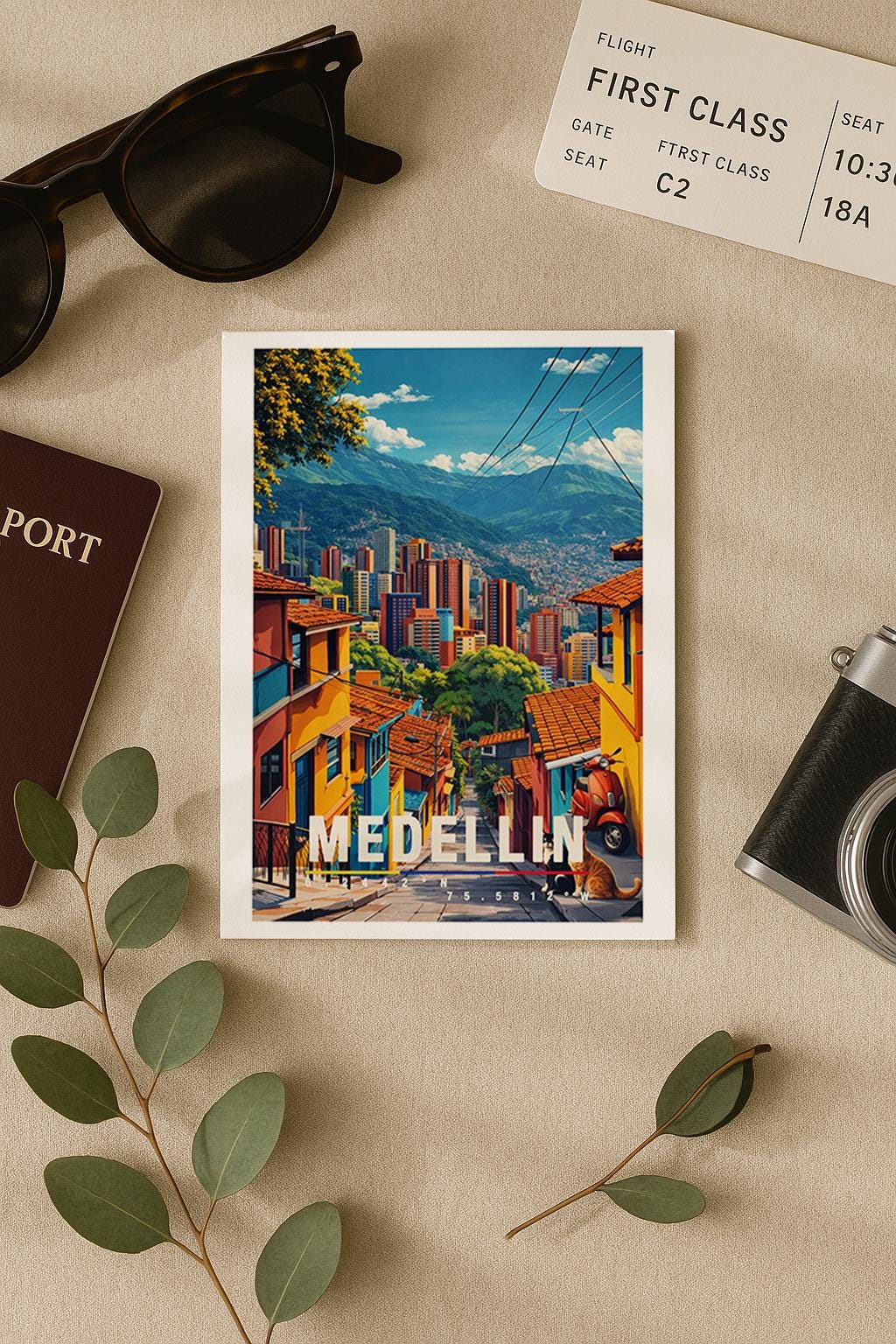 Farbenfrohe Grußkarte mit Medellín-Motiv in Kolumbien, zeigt steile Straßen, bunte Häuser und eine eindrucksvolle Bergkulisse. Die Illustration verbindet urbanes Leben mit südamerikanischer Atmosphäre. Perfekt als Reise-Grußkarte, Städtegruß oder liebe Nachricht für Kolumbien-Fans, Reisende und Kulturbegeisterte.