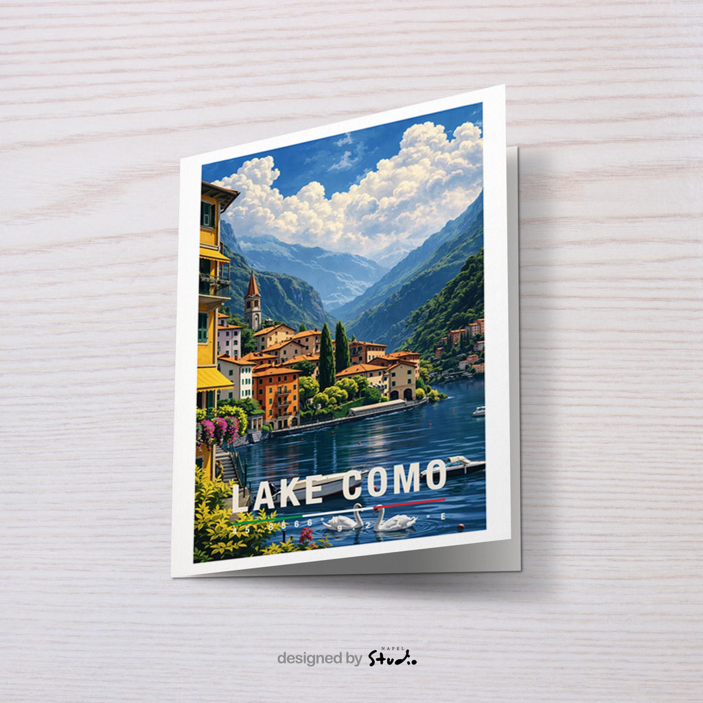 Romantische Grußkarte mit Lake-Como-Motiv in Italien, zeigt ruhiges Wasser, historische Villen, Zypressen und Berge im Hintergrund. Die Illustration vermittelt Eleganz, Ruhe und mediterranes Lebensgefühl. Ideal als Reise-Grußkarte, Urlaubsgruß oder liebe Nachricht für Italien-Fans, Romantiker und Naturfreunde.