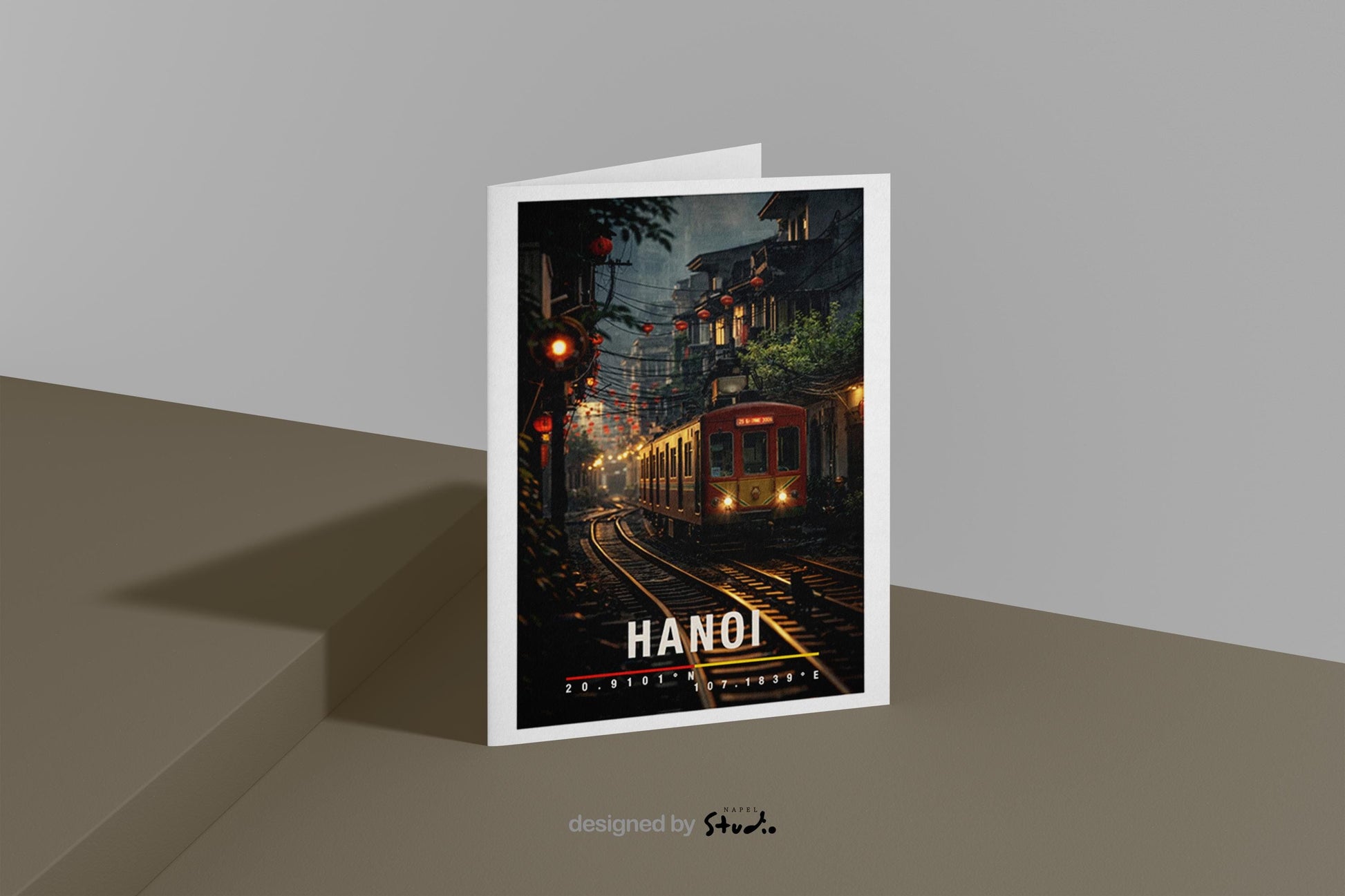 Atmosphärische Grußkarte mit Hanoi-Motiv, zeigt einen Zug inmitten der Altstadt, Laternen und enge Häuserreihen. Die Illustration verbindet urbanes Leben, Geschichte und vietnamesische Kultur. Perfekt als Reise-Grußkarte, Städtegruß oder besondere Nachricht für Vietnam- und Asien-Liebhaber.
