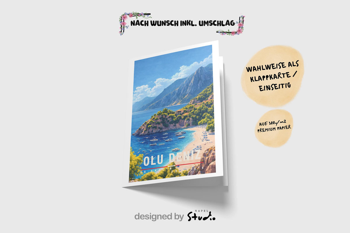 Illustrative Grußkarte mit Ölüdeniz-Motiv in der Türkei. Kristallklares türkisfarbenes Meer, heller Sandstrand, Boote im Wasser und grüne Berge im Hintergrund vermitteln pures Urlaubs- und Sommerfeeling. Ideal als Reise-Grußkarte, Sommergruß oder Geschenk für Strand- und Türkei-Liebhaber.