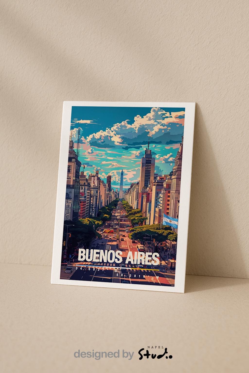 Illustration von Buenos Aires mit breiter Straße, Hochhäusern und urbanem Stadtleben. Die Szene zeigt Dynamik, Architektur und südamerikanisches Großstadtgefühl und eignet sich ideal als Erinnerung an Argentinien oder als Geschenk für City- und Reiseliebhaber.
