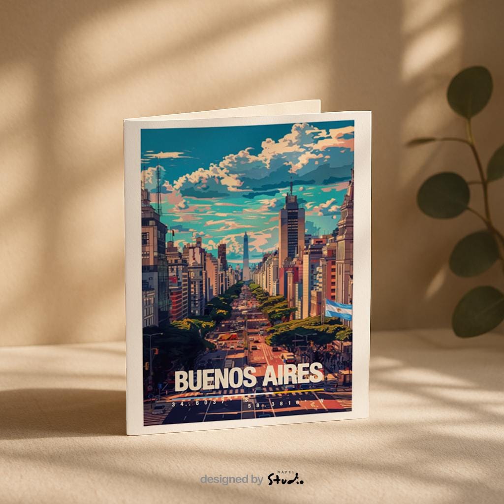 Illustration von Buenos Aires mit breiter Straße, Hochhäusern und urbanem Stadtleben. Die Szene zeigt Dynamik, Architektur und südamerikanisches Großstadtgefühl und eignet sich ideal als Erinnerung an Argentinien oder als Geschenk für City- und Reiseliebhaber.