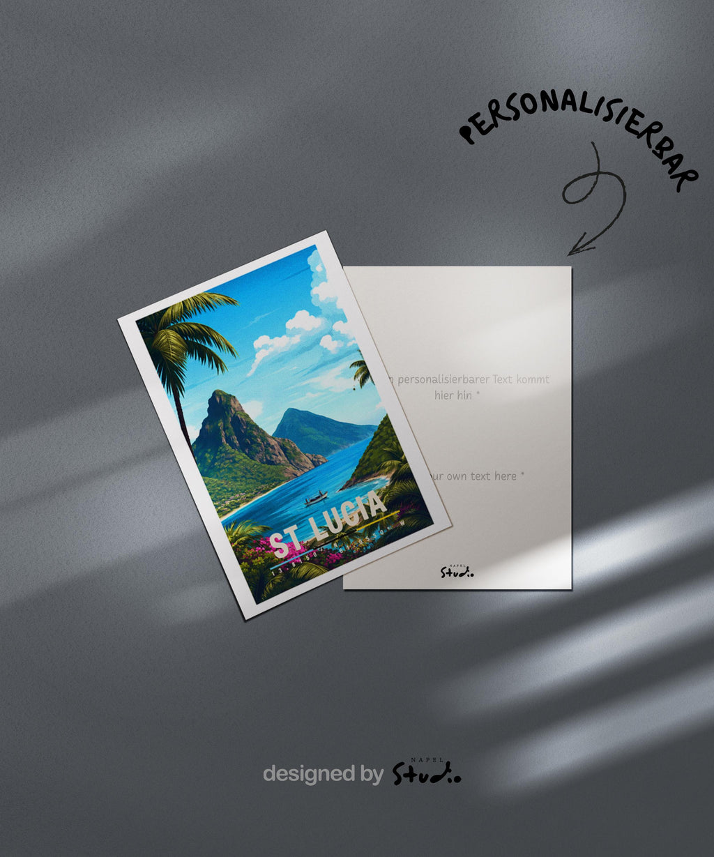 St. Lucia Grußkarte mit Pitons & Karibikstrand | Exotische Reisekarte | St Lucia Caribbean Travel Art Illustration von St. Lucia mit den markanten Pitons, üppiger Natur und türkisblauem Meer. Die Szene wirkt exotisch, ruhig und vermittelt karibisches Reisegefühl.