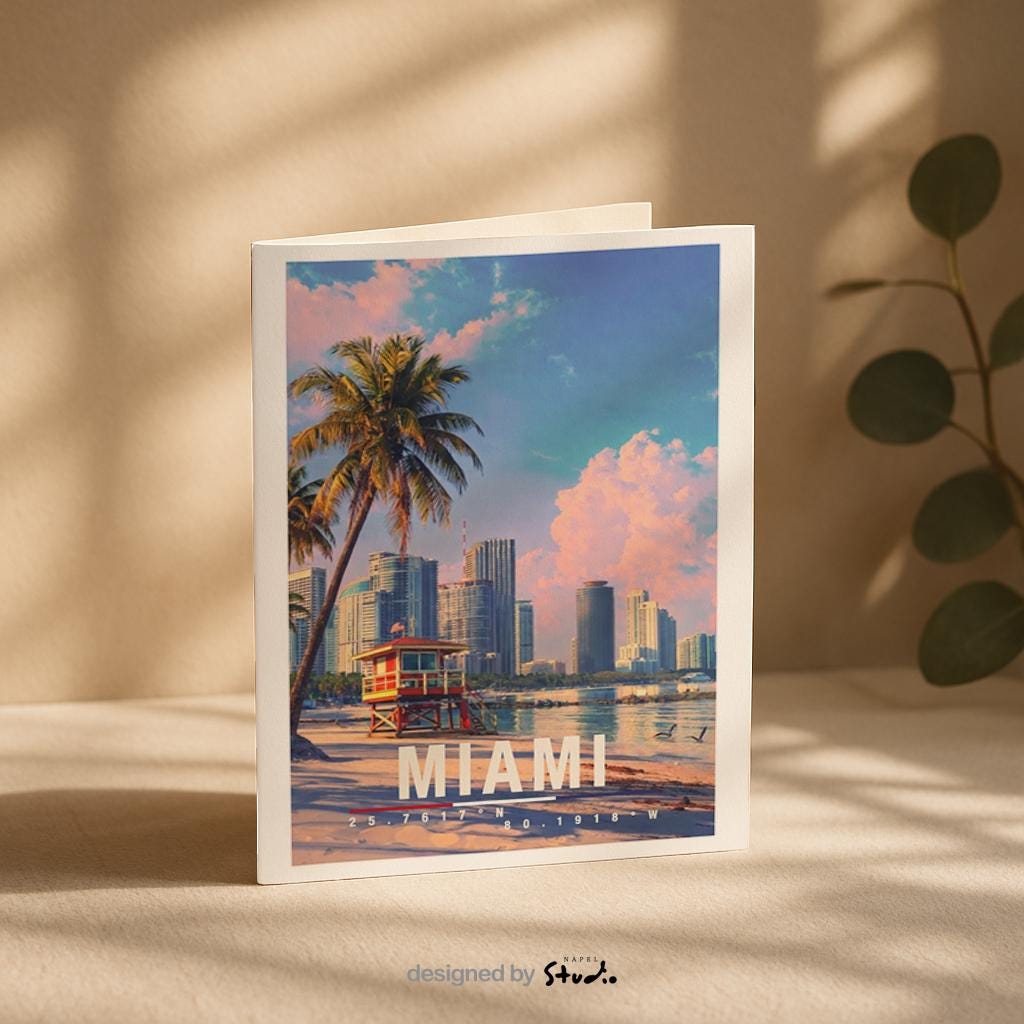 Illustrierte Grußkarte von Miami mit moderner Skyline, Palmen und ruhigem Strand im Vordergrund. Die harmonische Szene verbindet Großstadt und Meer und eignet sich perfekt als Grußkarte, Urlaubserinnerung oder Geschenk für Sonnen- und Reisebegeisterte.