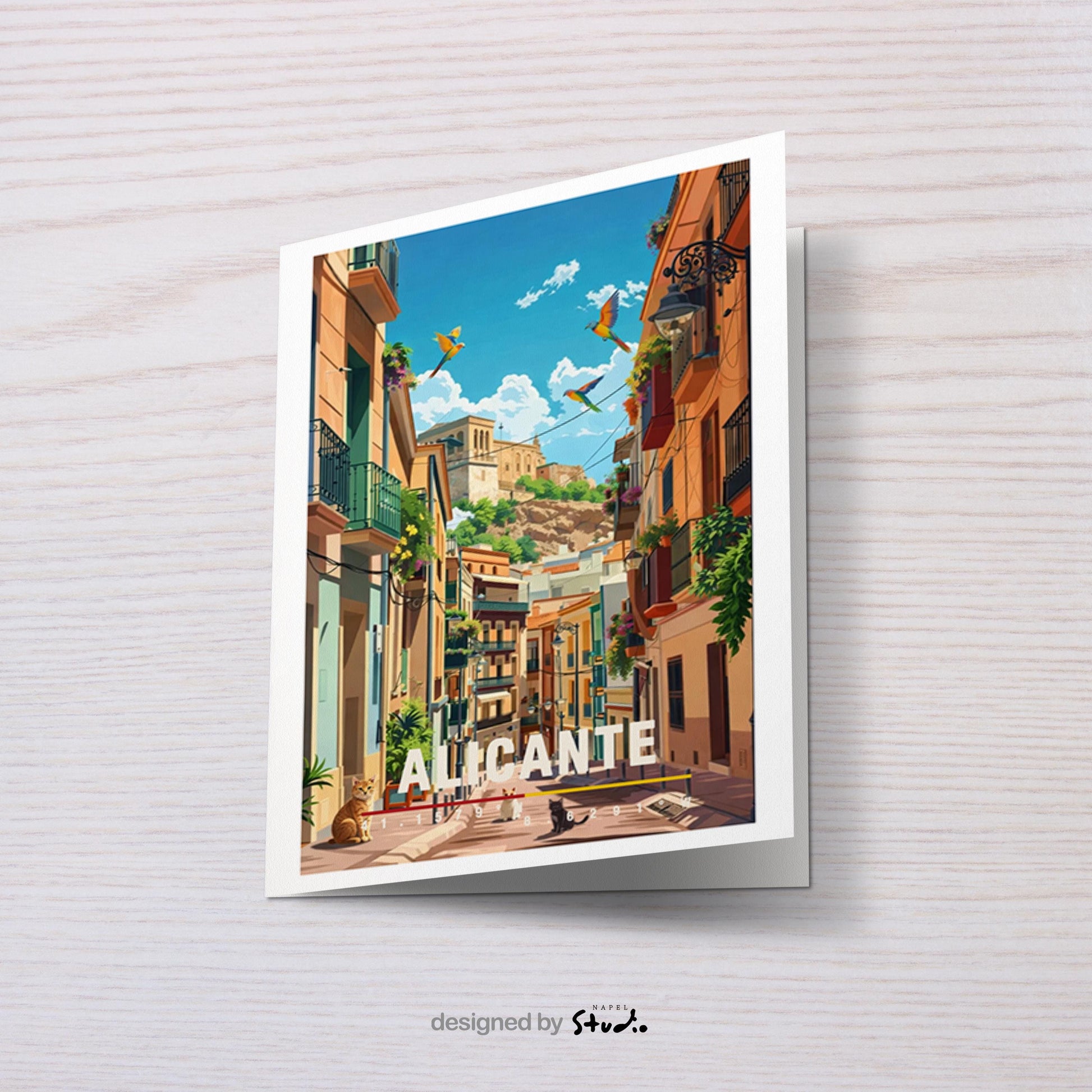 Illustration einer charmanten Altstadtgasse in Alicante mit bunten Fassaden, Balkonen und mediterranem Licht. Die Szene wirkt warm, lebendig und einladend und zeigt das typische Flair der spanischen Küstenstadt.