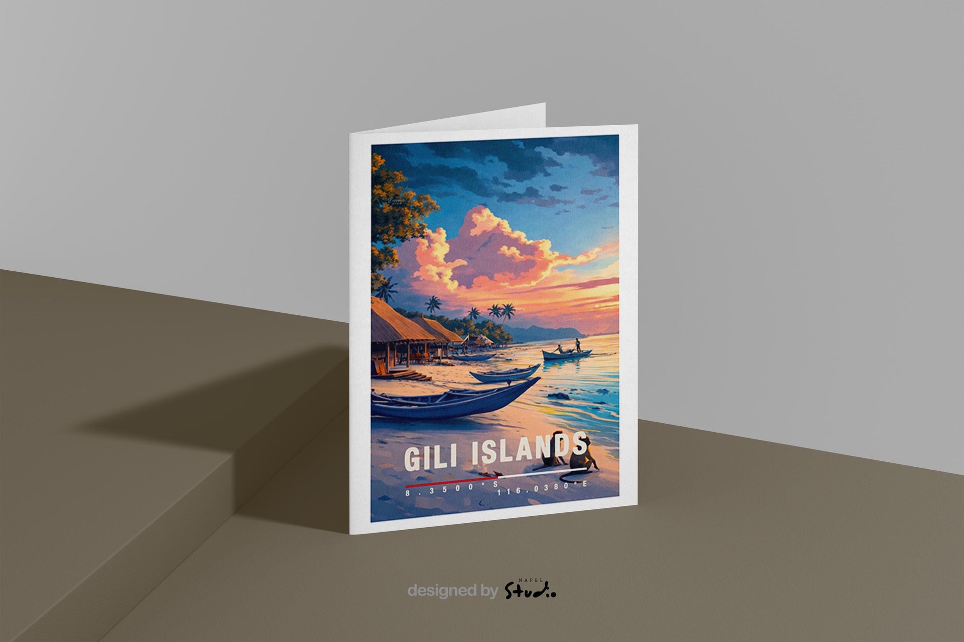 Illustration eines tropischen Strandes auf den Gili Islands mit Booten im Sand, Palmen und warmem Sonnenuntergang. Die Szene wirkt ruhig, exotisch und entspannend und vermittelt pures Insel-Feeling.