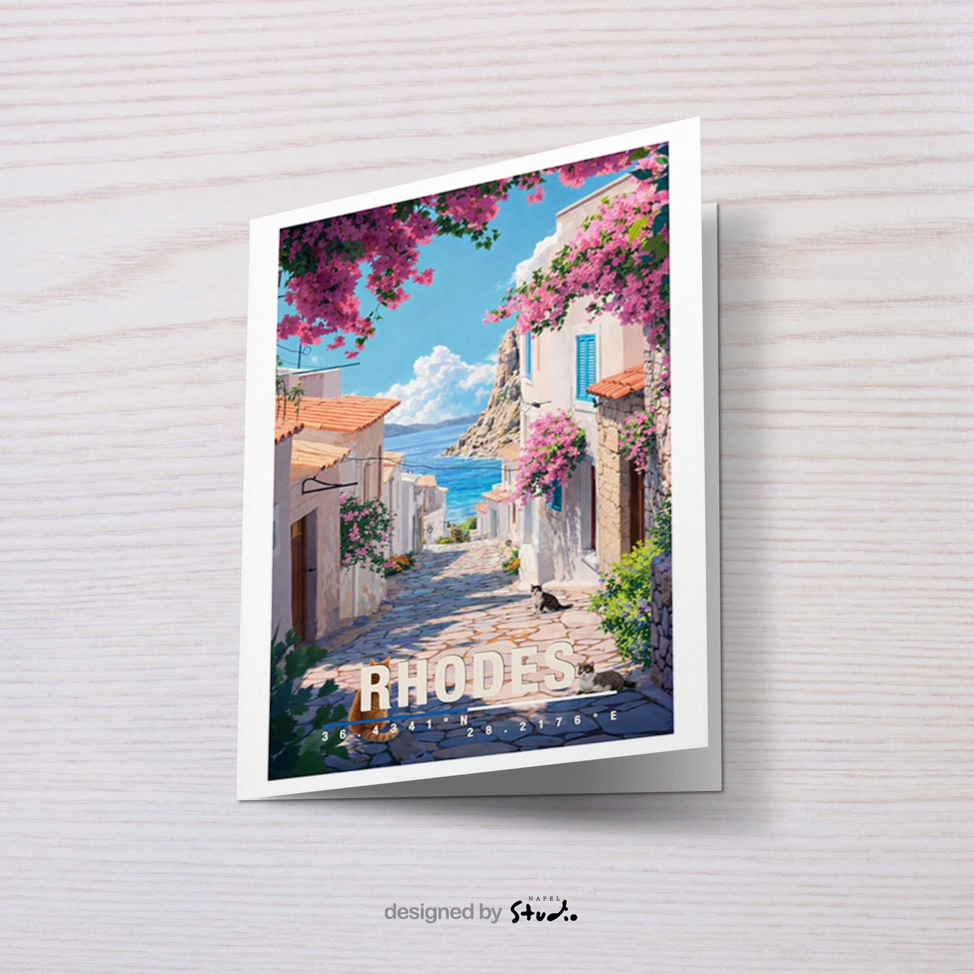 Mediterrane Illustration von Rhodos mit weißer Altstadtgasse, bunten Blumen, Katze und Blick auf das blaue Meer. Die Szene wirkt sonnig, ruhig und typisch griechisch.