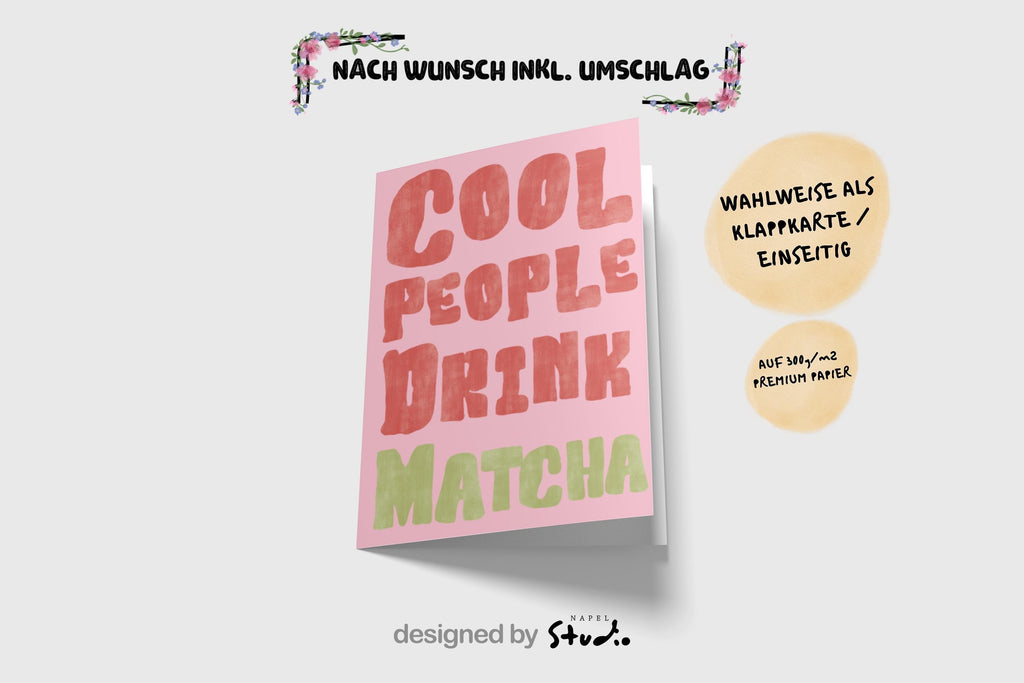 Lustige A6 Grußkarte mit modernem Typografie-Design auf rosa Hintergrund. In großen, leicht strukturierten Buchstaben steht „Cool People Drink Matcha“. Die Schrift ist rot und grün gehalten, im handgemalten Look. Perfekt als witzige Karte für Matcha-Fans, Freunde oder als Geschenkidee.