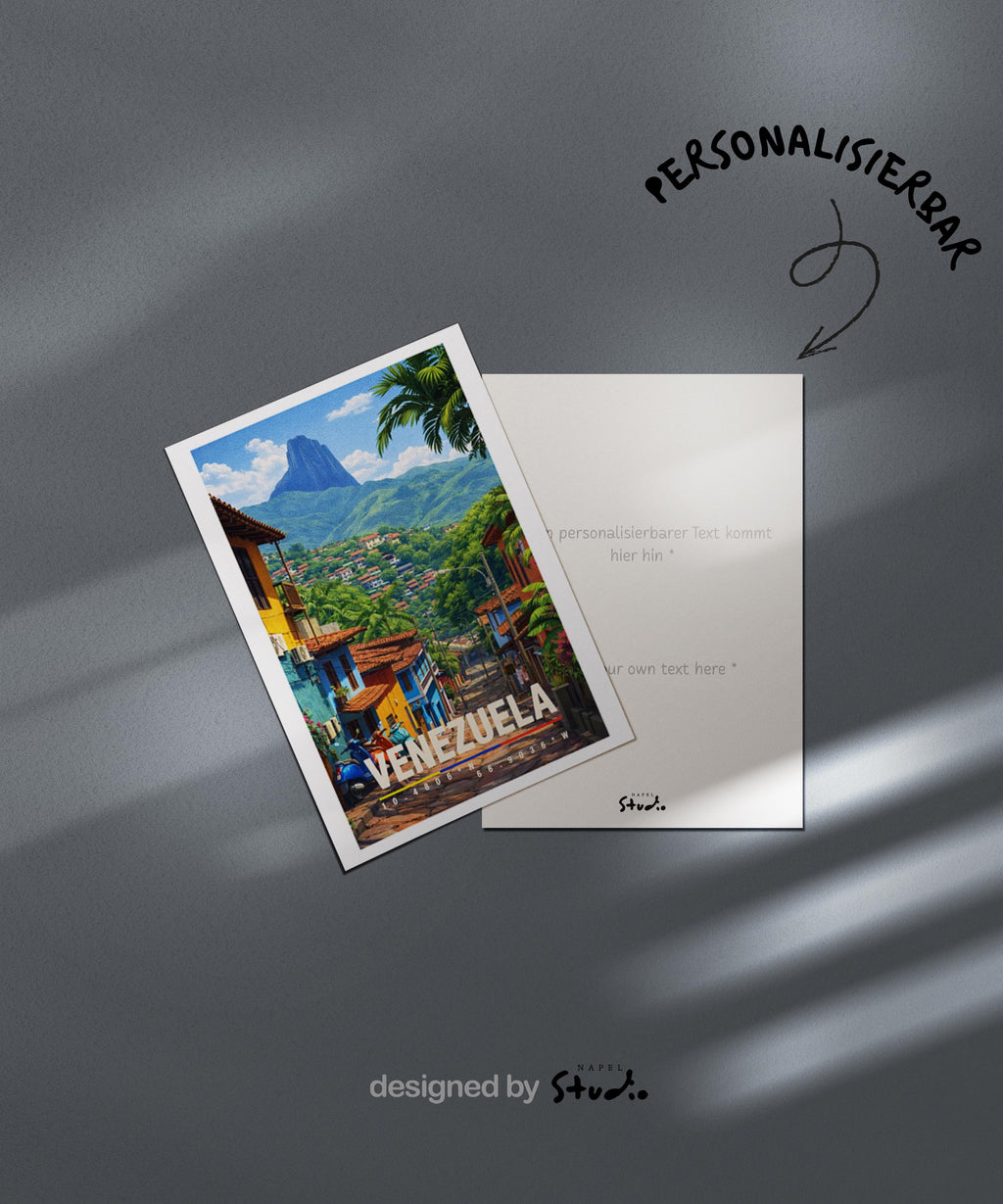 Farbenfrohe Illustration einer venezolanischen Stadt mit hügeliger Landschaft, tropischer Vegetation und dicht aneinandergereihten Häusern. Schmale Straßen führen durch die lebendige Umgebung, während grüne Berge im Hintergrund für Tiefe sorgen. Die warme Farbpalette vermittelt südamerikanisches Lebensgefühl, Naturverbundenheit und eine authentische urbane Reiseszene.