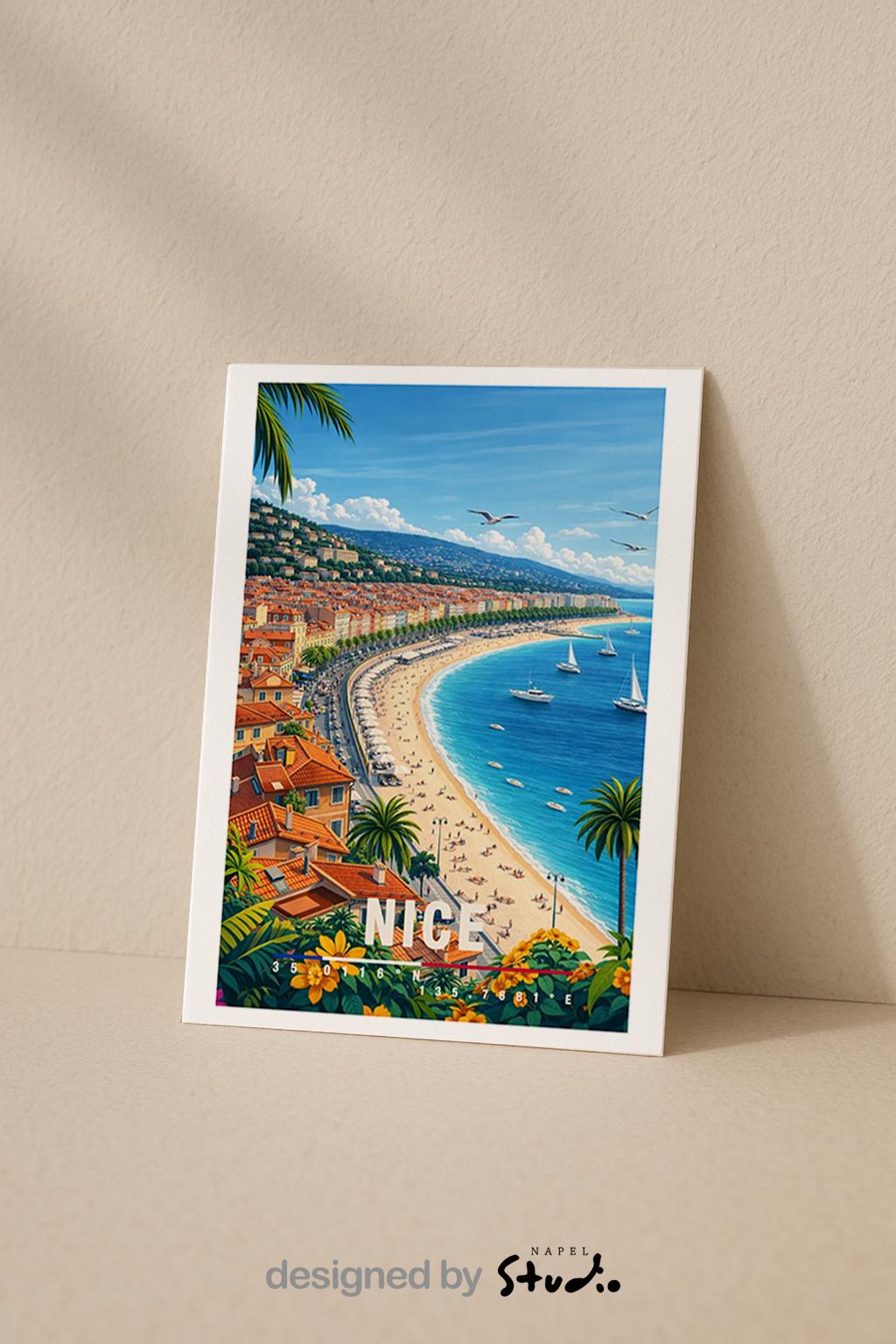 Illustration von Nizza mit geschwungener Strandpromenade, türkisblauem Meer und mediterranen Häusern entlang der Küste. Palmen, Sonnenschirme und Badegäste verleihen der Szene sommerliche Leichtigkeit. Die helle Farbpalette und der Blick auf die Côte d’Azur vermitteln Urlaubsgefühl, Eleganz und das entspannte Lebensgefühl Südfrankreichs.