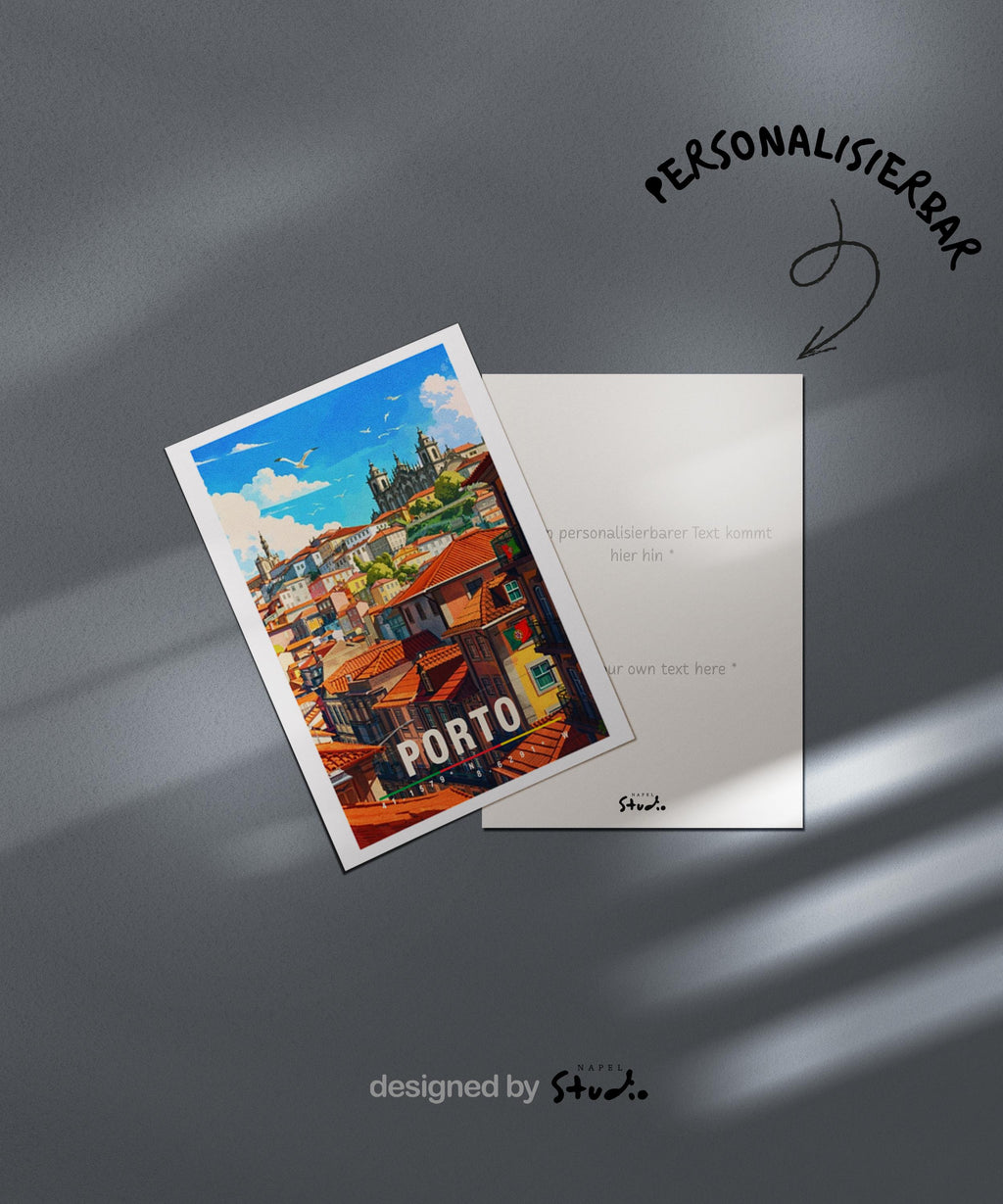 Detaillierte Illustration von Porto mit dicht aneinandergereihten, farbenfrohen Häusern und typischen roten Ziegeldächern, die sich über die Hügel der Altstadt ziehen. Im Hintergrund erhebt sich eine historische Kirche über der Stadt. Die warme Lichtstimmung, mediterrane Architektur und das lebendige Stadtbild vermitteln portugiesisches Flair, kulturelle Tiefe und das romantische Reisegefühl einer traditionsreichen Küstenstadt.