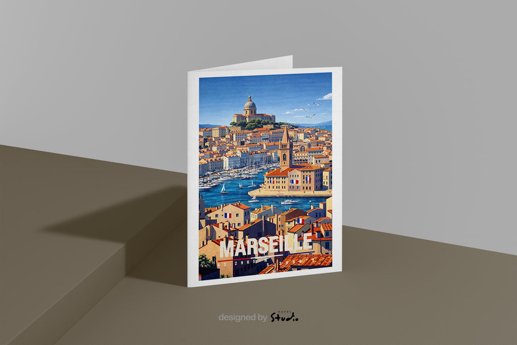 Mediterrane Grußkarte mit Marseille-Motiv, zeigt Hafen, Boote, Altstadt und warme Farben der südfranzösischen Küste. Die Illustration vermittelt Sommer, Meer und südliches Lebensgefühl. Ideal als Reise-Grußkarte, Urlaubsgruß oder liebe Nachricht für Frankreich-Fans, Mittelmeer-Liebhaber und Weltenbummler.