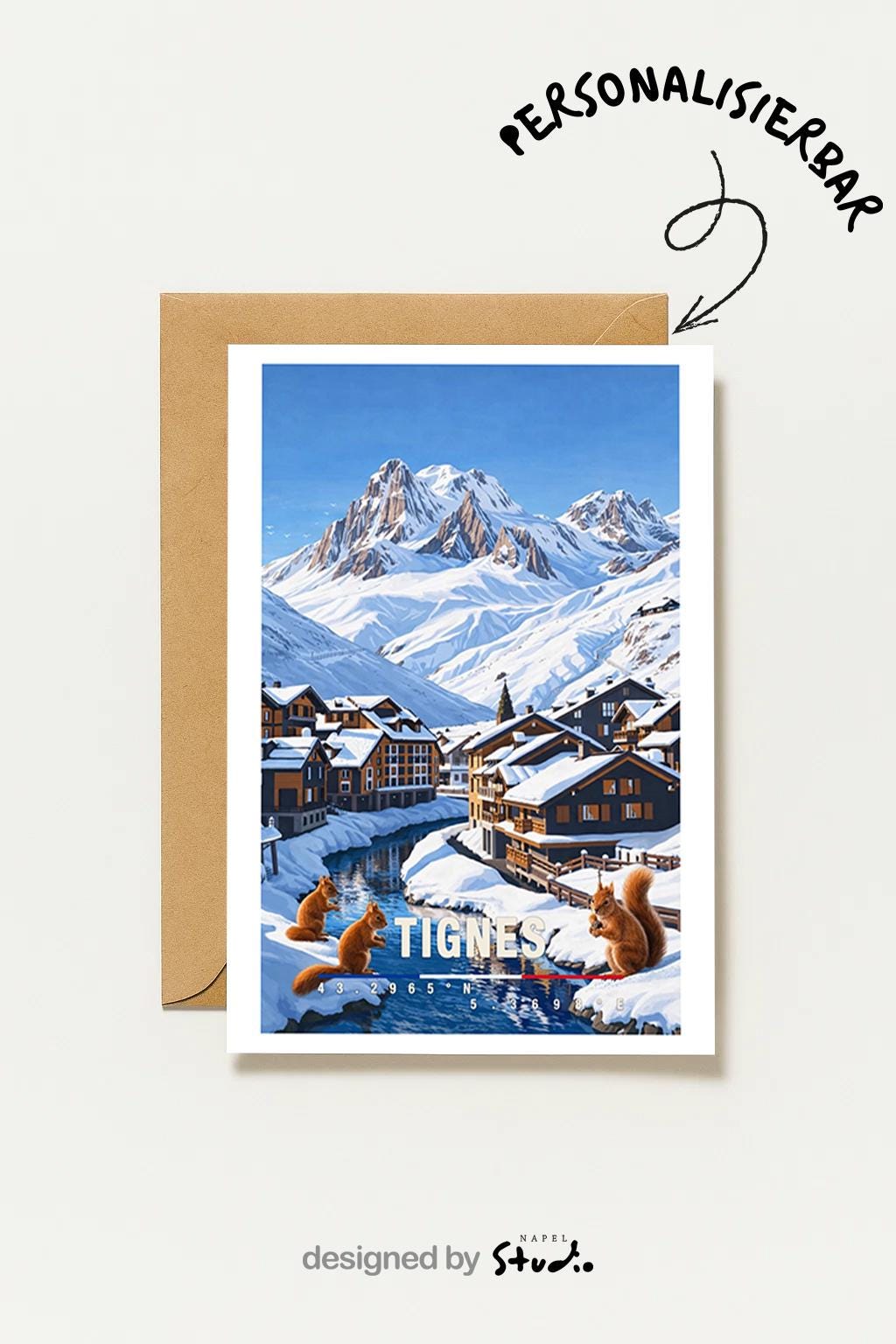 Winterliche Grußkarte mit Tignes-Motiv in Frankreich, zeigt verschneite Chalets, Berge und einen ruhigen Fluss. Die Illustration strahlt alpine Gemütlichkeit, Kälte und klare Bergluft aus. Ideal als Reise-Grußkarte, Wintergruß oder liebe Nachricht für Ski-Fans und Alpenliebhaber.
