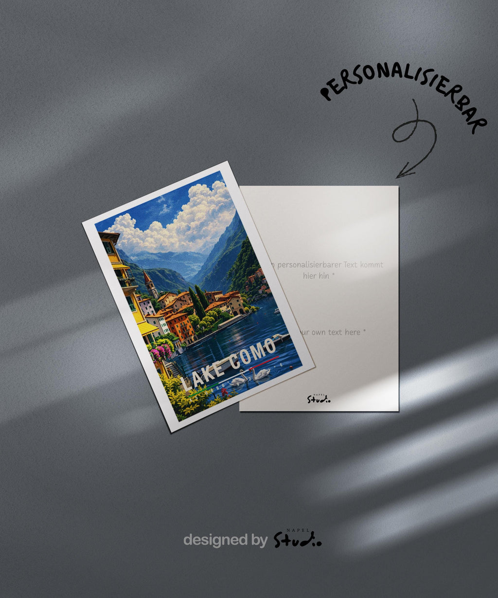 Romantische Grußkarte mit Lake-Como-Motiv in Italien, zeigt ruhiges Wasser, historische Villen, Zypressen und Berge im Hintergrund. Die Illustration vermittelt Eleganz, Ruhe und mediterranes Lebensgefühl. Ideal als Reise-Grußkarte, Urlaubsgruß oder liebe Nachricht für Italien-Fans, Romantiker und Naturfreunde.