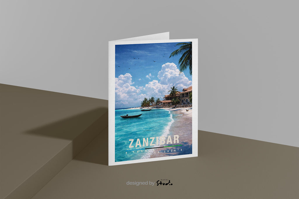 Tropische Grußkarte mit Zanzibar-Motiv in Tansania, zeigt weißen Sandstrand, Palmen, türkisfarbenes Meer und traditionelle Boote. Die Illustration vermittelt Entspannung, Wärme und Inselparadies. Ideal als Reise-Grußkarte, Urlaubsgruß oder liebe Nachricht für Afrika-Fans und Fernweh-Liebhaber.