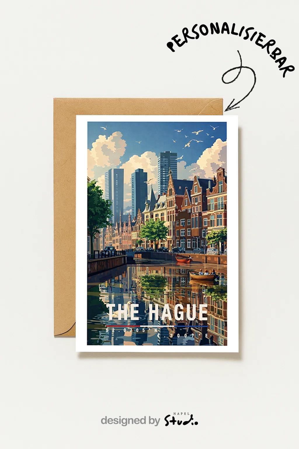 Illustrative Grußkarte mit Blick auf die historische Altstadt von Den Haag. Zu sehen sind klassische Backsteinfassaden, Kirchtürme und urbane Architektur vor einem dramatischen Himmel. Die Szene verbindet Tradition und Moderne und eignet sich ideal als stilvolle Reisekarte oder persönlicher Städtegruß aus den Niederlanden.