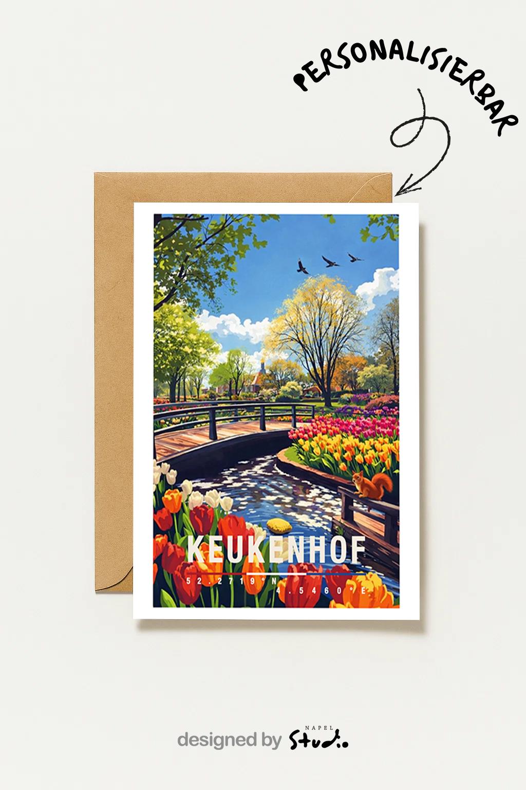 Farbenfrohe Grußkarte mit Blick auf den Keukenhof in den Niederlanden. Zu sehen sind blühende Tulpenbeete, ein kleiner Bach und eine Brücke inmitten einer gepflegten Gartenlandschaft. Die Illustration strahlt Frühling, Natur und Ruhe aus und eignet sich perfekt als Blumen- oder Reisekarte.