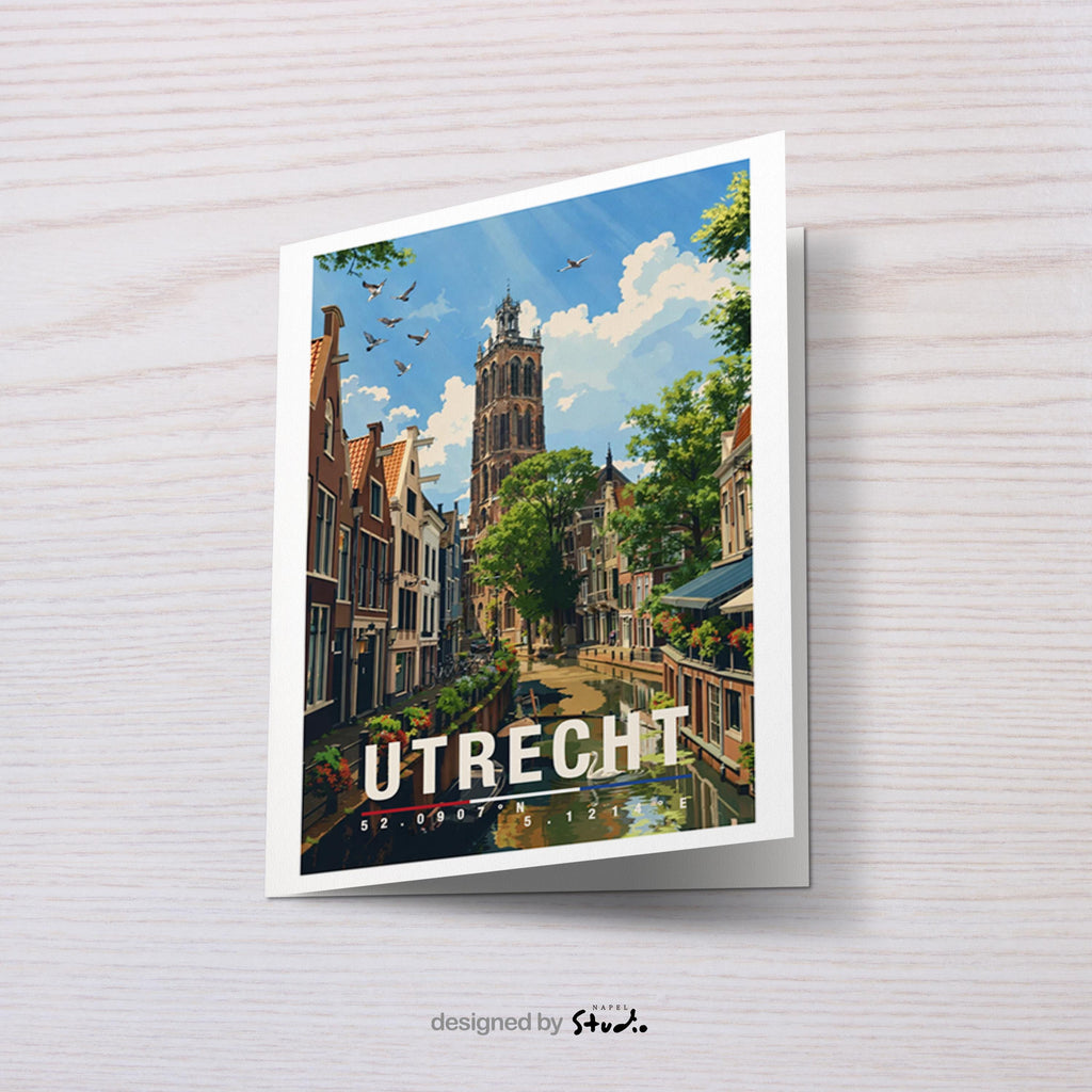 Diese Grußkarte zeigt eine malerische Gracht in Utrecht mit historischen Häusern, Booten und dem markanten Domturm im Hintergrund. Die Illustration vermittelt Ruhe, Geschichte und typisch niederländisches Stadtgefühl – ideal als stilvolle Reisekarte oder persönlicher Gruß aus Utrecht.