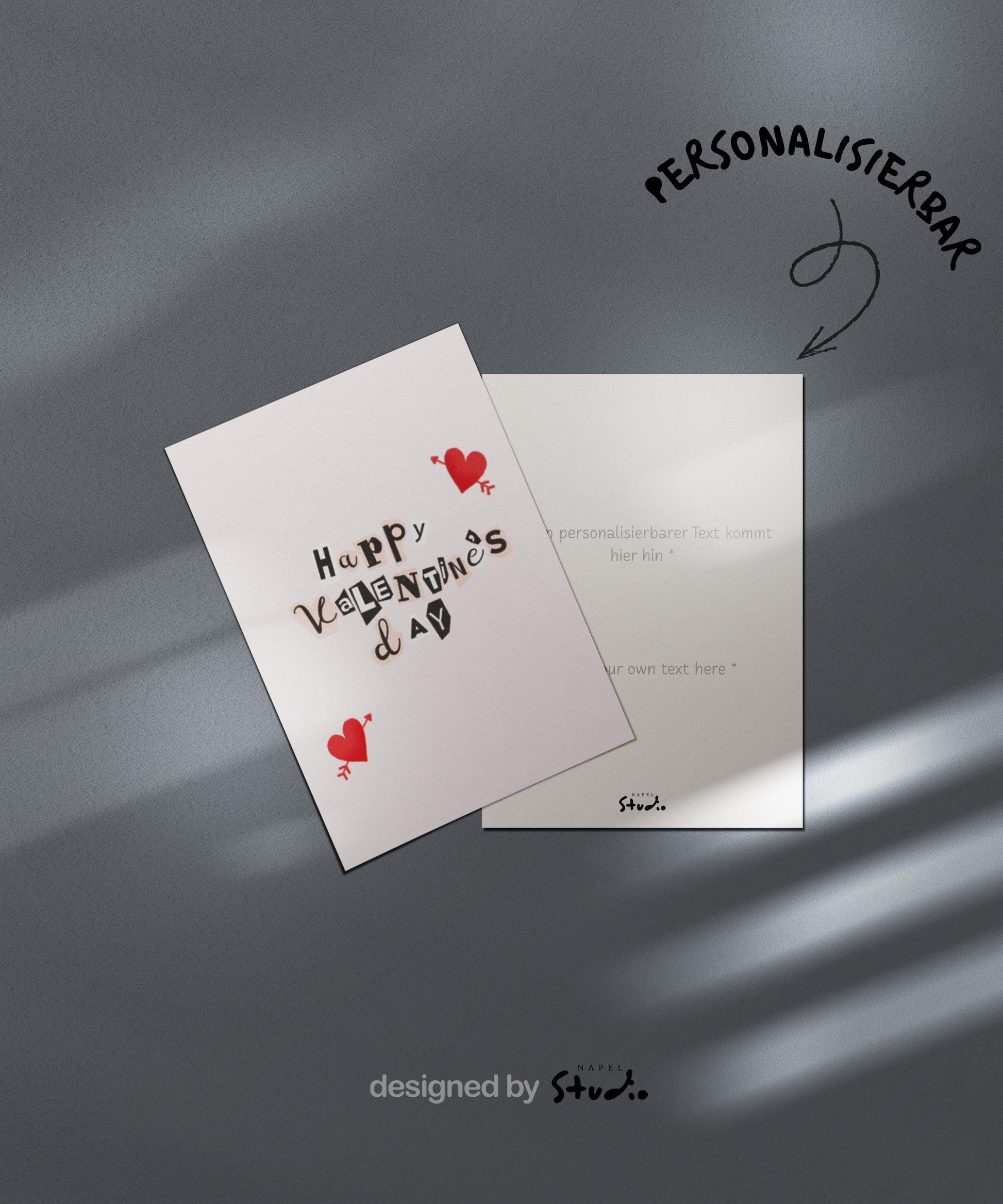 Verspielte Valentinstags Grußkarte mit Collage-Typografie und kleinen Herzillustrationen, modernes Design auf hellem Hintergrund, perfekt als liebevolle Valentine Karte für Partner oder Lieblingsmenschen, ideal für romantische Grüße mit kreativem Stil.