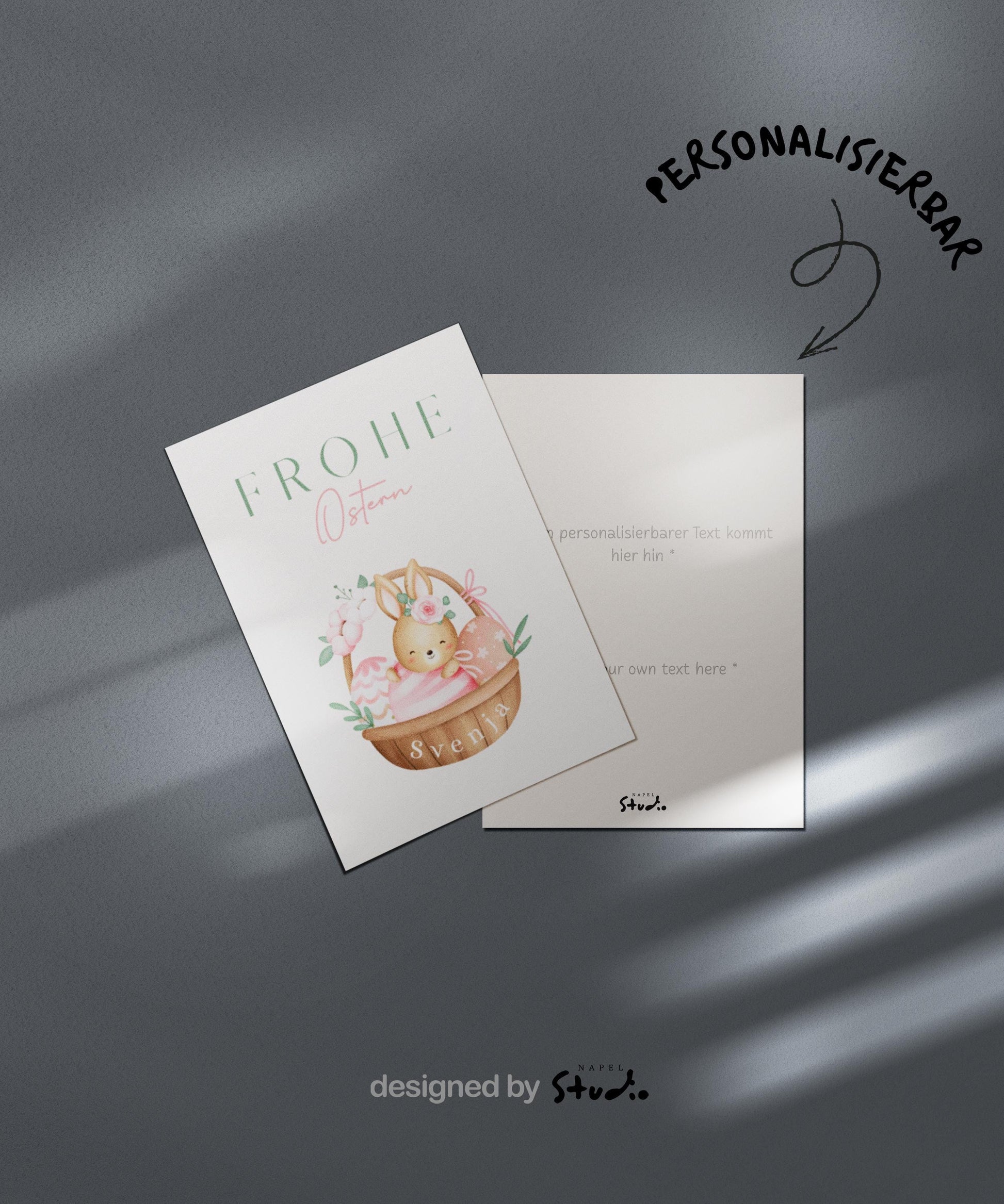 Personalisierte Oster Grußkarte mit niedlichem Hasen im Körbchen und dekorativen Ostereiern, sanfte Pastellfarben und verspieltes Design, ideal für Kinder, Familie oder als liebevolle Osterüberraschung, fröhliche Osterkarte mit Platz für individuellen Namen.