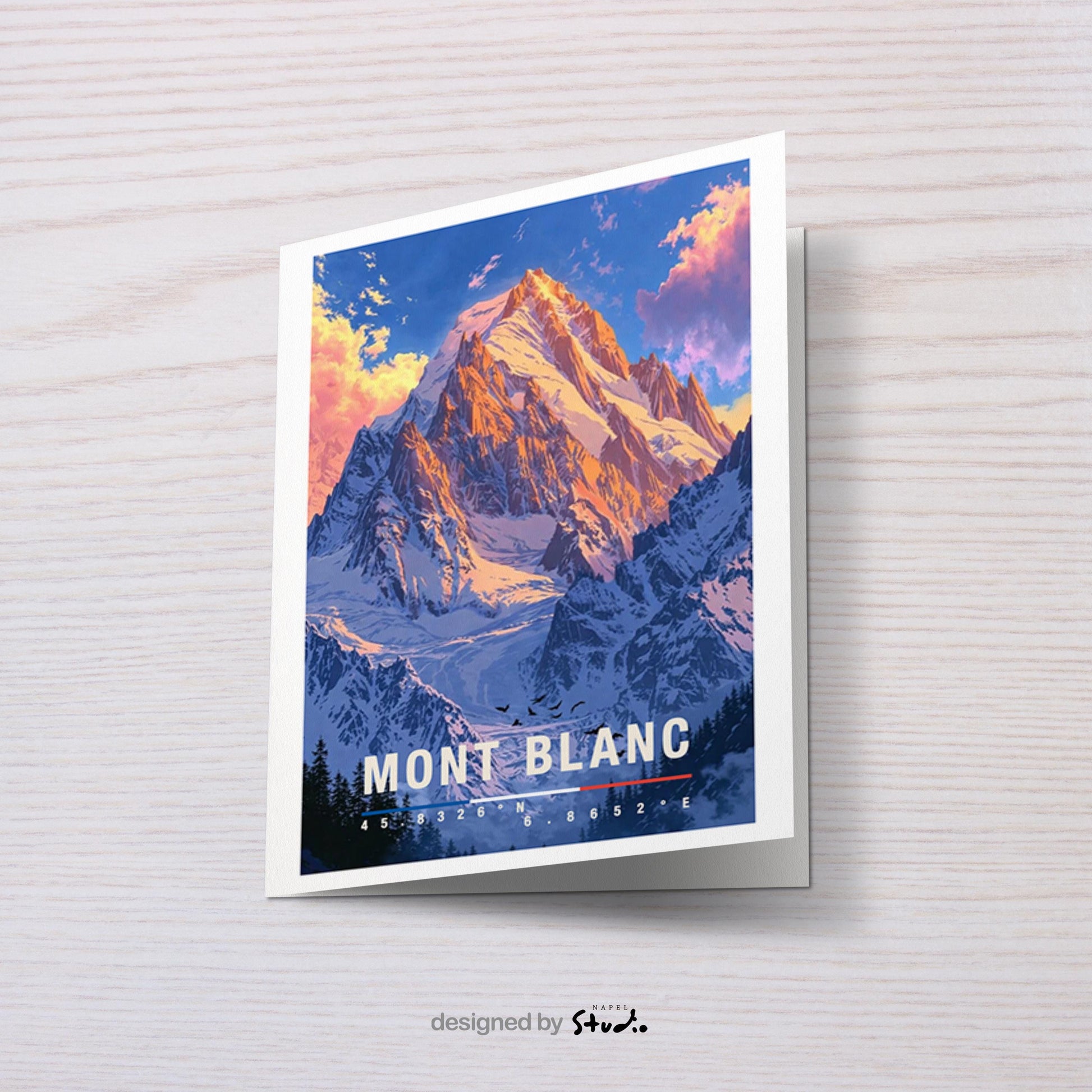 Illustrierte Grußkarte mit Mont-Blanc-Motiv zeigt den majestätischen, schneebedeckten Berg vor einem farbenfrohen Himmel in sanften Blau- und Rosatönen. Die detailreiche Darstellung der Alpenlandschaft vermittelt Naturverbundenheit, Weite und Abenteuerlust. Diese Karte eignet sich perfekt als Reise-Grußkarte, Naturmotiv oder Geschenk für Bergliebhaber, Wanderfreunde und Menschen mit einer besonderen Verbindung zu den französischen Alpen.