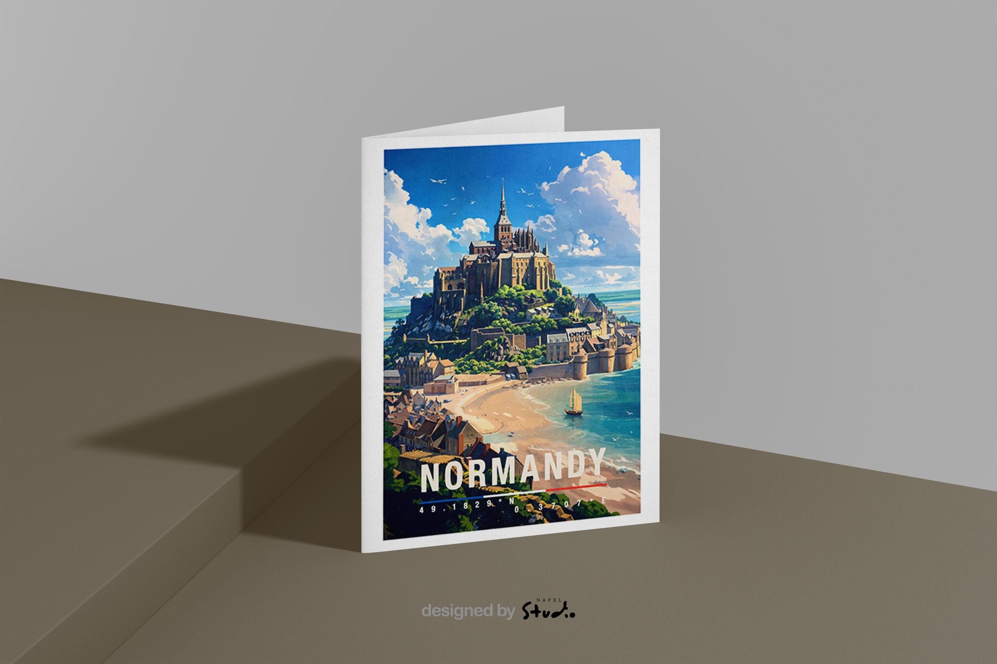 Diese illustrierte Grußkarte zeigt eine beeindruckende Küstenlandschaft der Normandie mit einer historischen Abtei auf einem Felsen, umgeben von Meer, Strand und kleinen Häusern. Die weiten Himmel und sanften Farben vermitteln Ruhe, Geschichte und Naturverbundenheit. Ideal als Reise-Grußkarte, Erinnerungsstück oder Geschenk für Frankreich-Liebhaber, Küstenfans und Menschen mit Bezug zur Normandie.