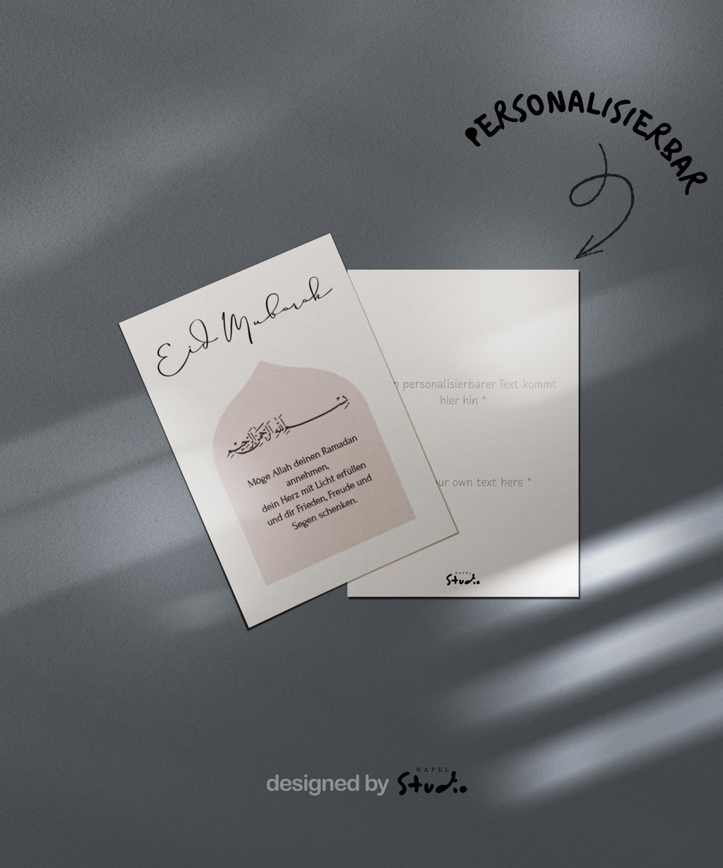 Moderne Eid-Mubarak-Grußkarte mit elegantem, minimalistischem Design. Die Karte zeigt eine architektonische Moschee-Form, arabische Kalligrafie mit „Bismillahirrahmanirrahim“ sowie einen deutschen Segensspruch: „Möge Allah deinen Ramadan annehmen, dein Herz mit Licht erfüllen und dir Frieden, Freude und Segen schenken.“ Stilvolle islamische Glückwunschkarte zum Eid, Ramadan und Zuckerfest.