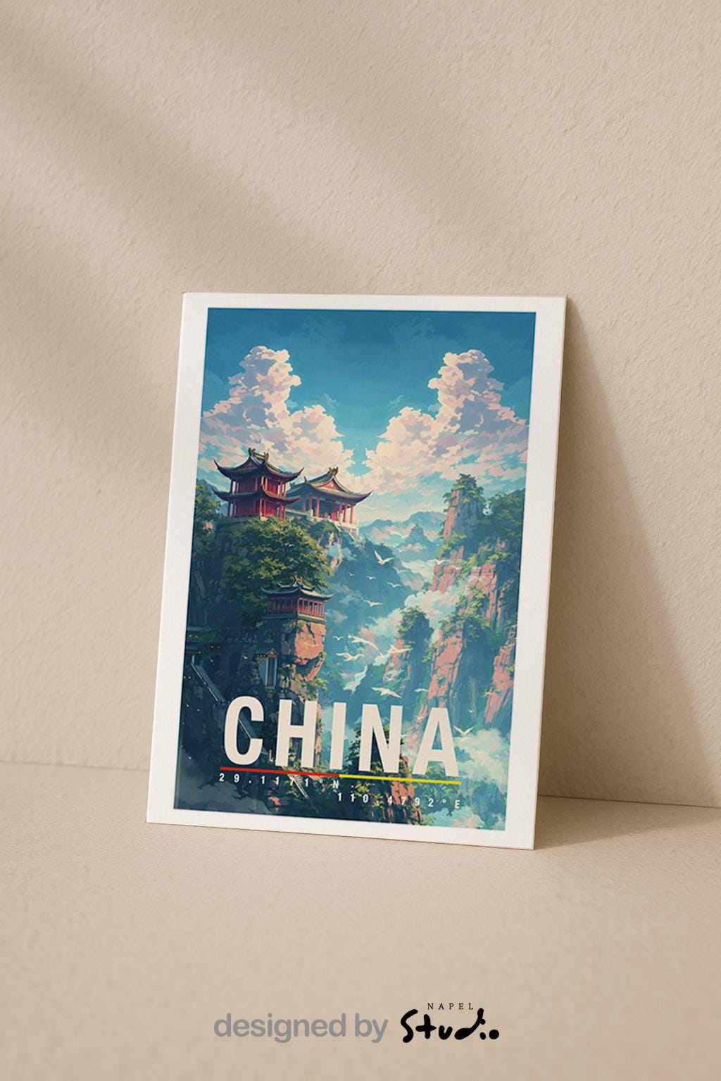 Künstlerische Grußkarte mit traditioneller chinesischer Architektur in einer spektakulären Berglandschaft. Mehrere Tempel liegen auf steilen Felsen, umgeben von Nebel, Wolken und sattem Grün. Die Illustration verbindet Natur, Spiritualität und fernöstliche Kultur und vermittelt Ruhe sowie Abenteuerlust. Perfekt als Grußkarte für Reiseliebhaber, Asien-Fans oder als besondere Karte mit kulturellem Flair.